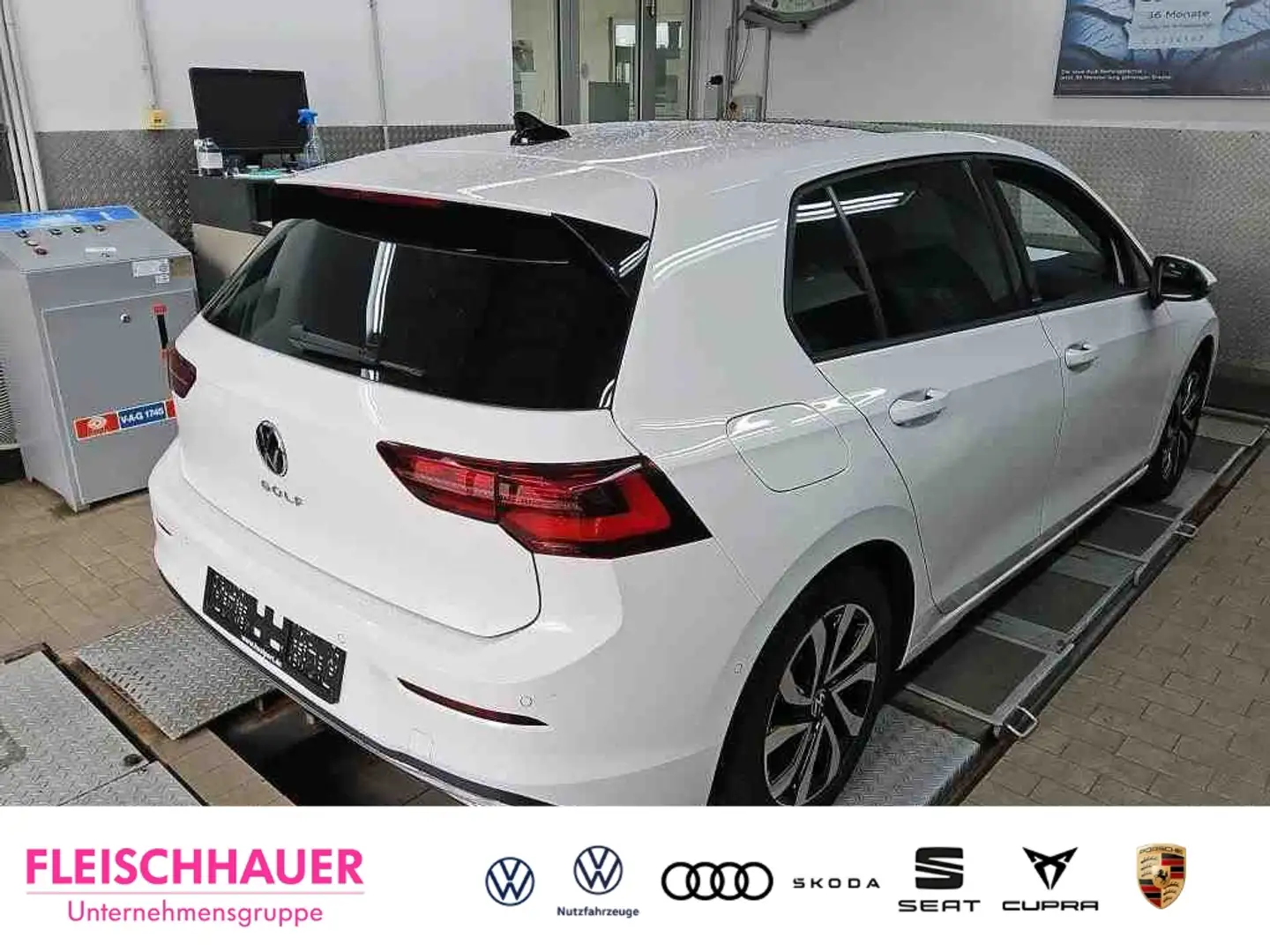 Volkswagen Golf VIII Active 2.0 TDI DSG Life HUD AHK Pano Navi Dig Weiß - 2