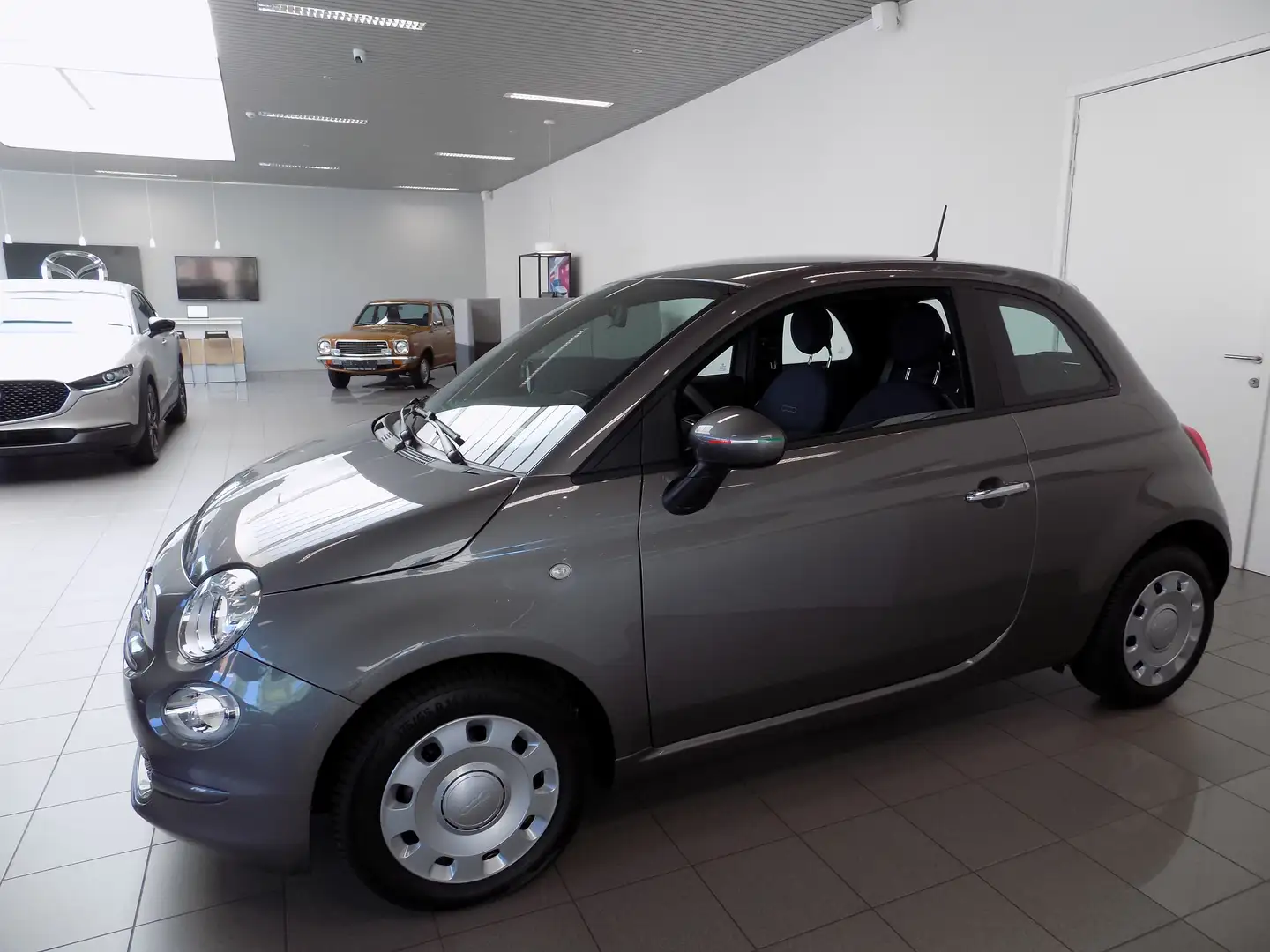 Fiat 500 1.0i MHEV Lounge Šedá - 2