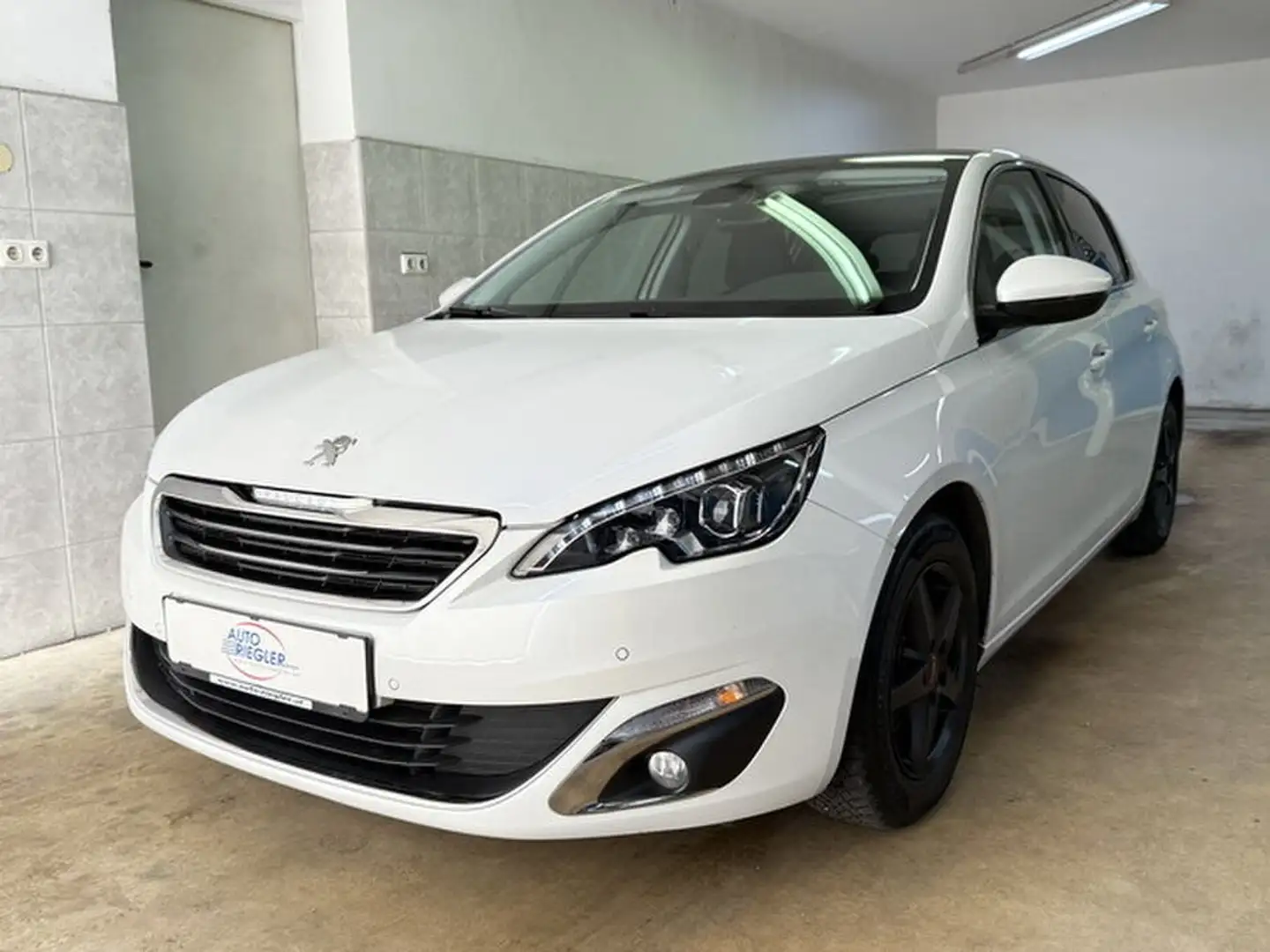 Peugeot 308 Allure ''LED-Navi-Sitzheizung-Glasdach-PDC'' Weiß - 1