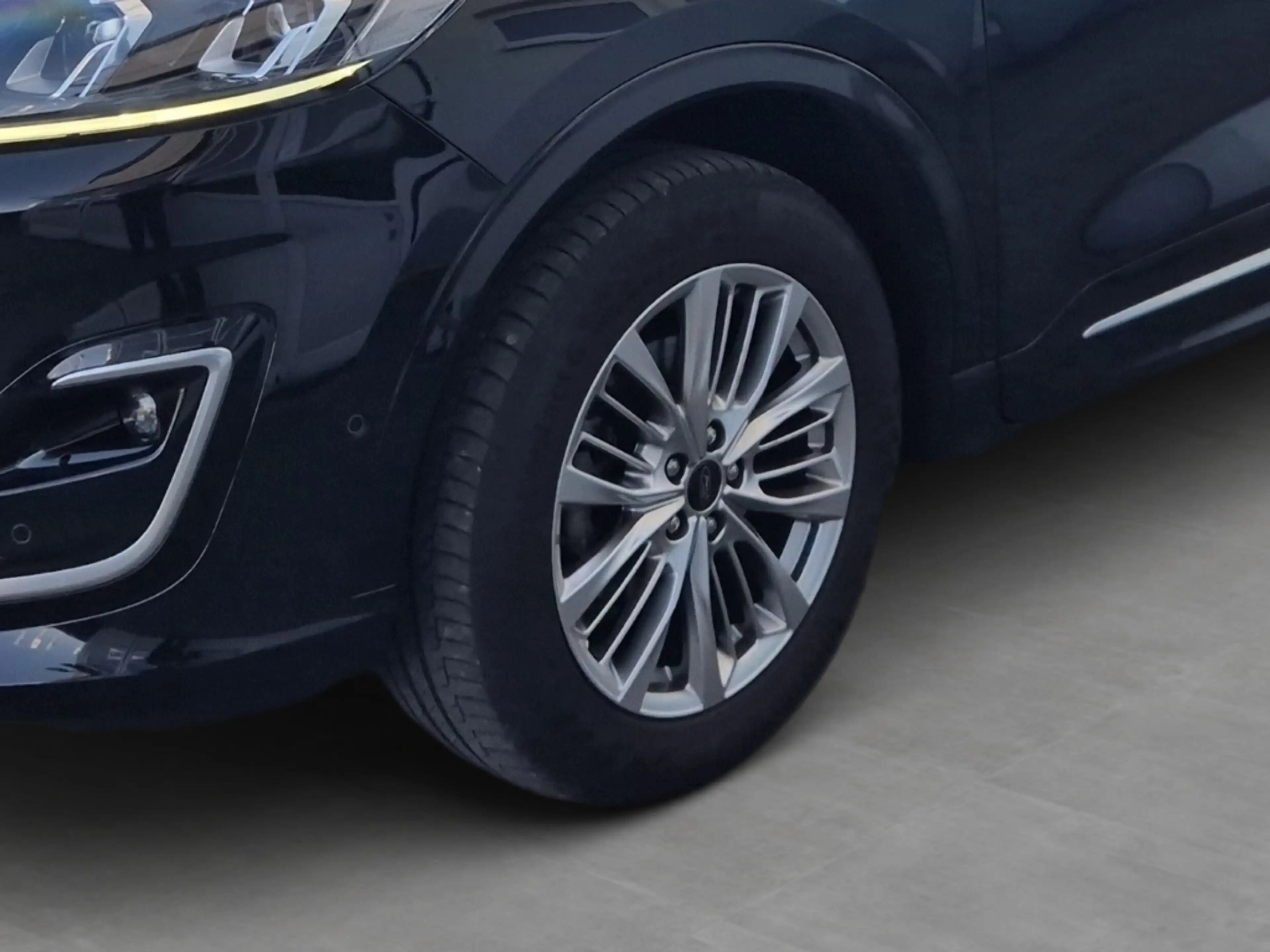 Ford Kuga 2.5 Duratec Hybrid FHEV Vignale — photo 7