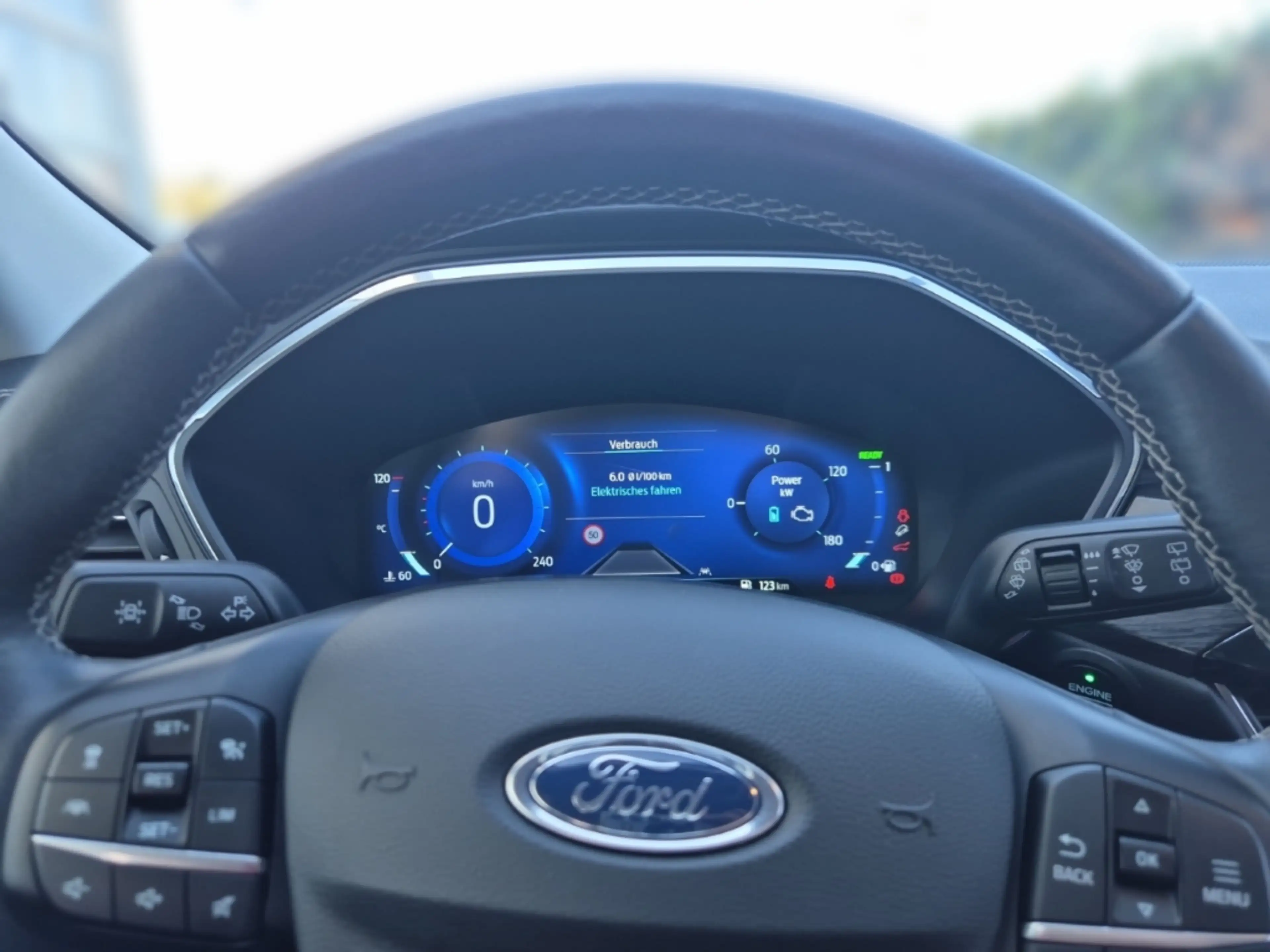 Ford Kuga 2.5 Duratec Hybrid FHEV Vignale — photo 9