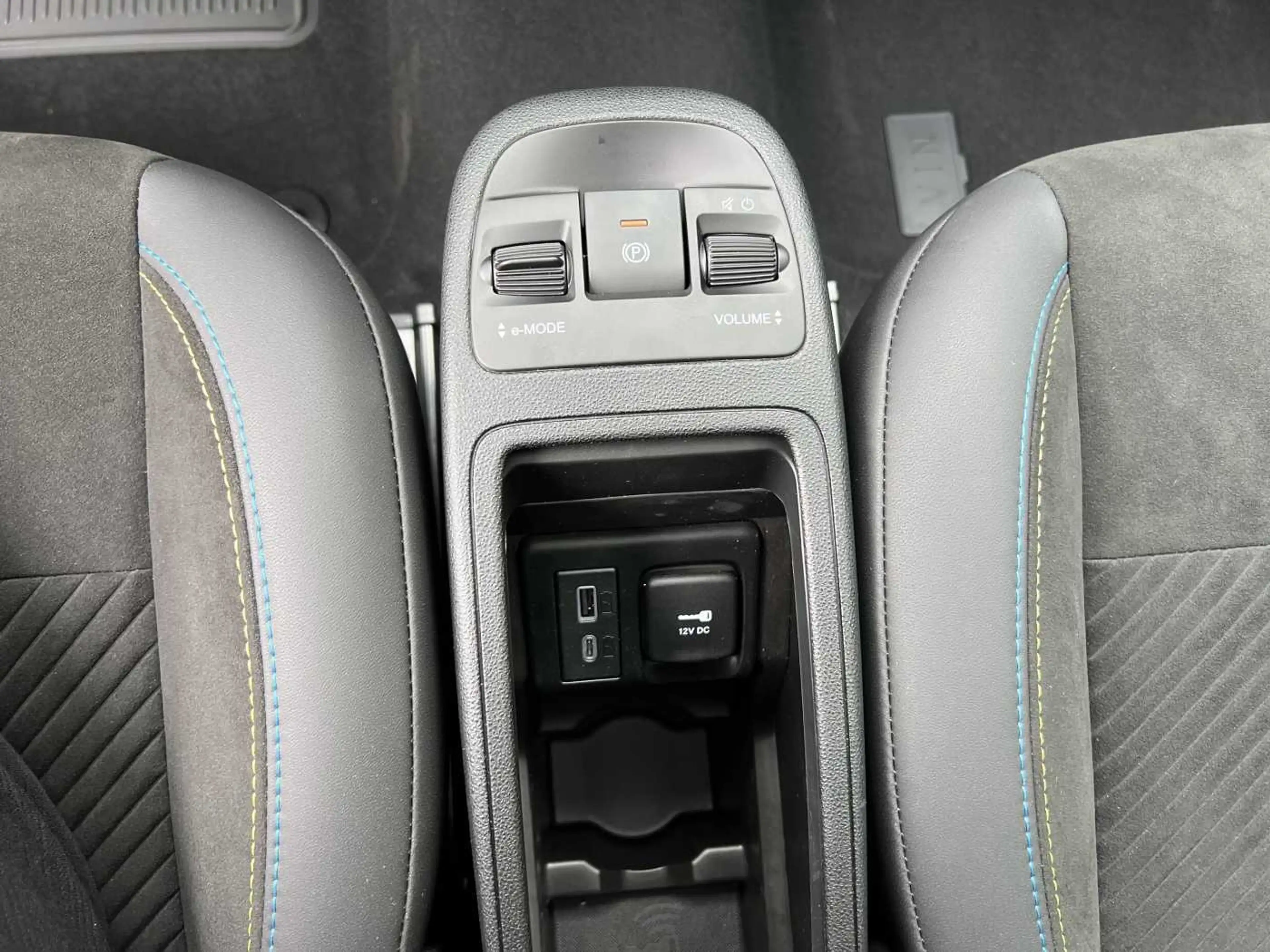 Abarth 500e Turismo — photo 15