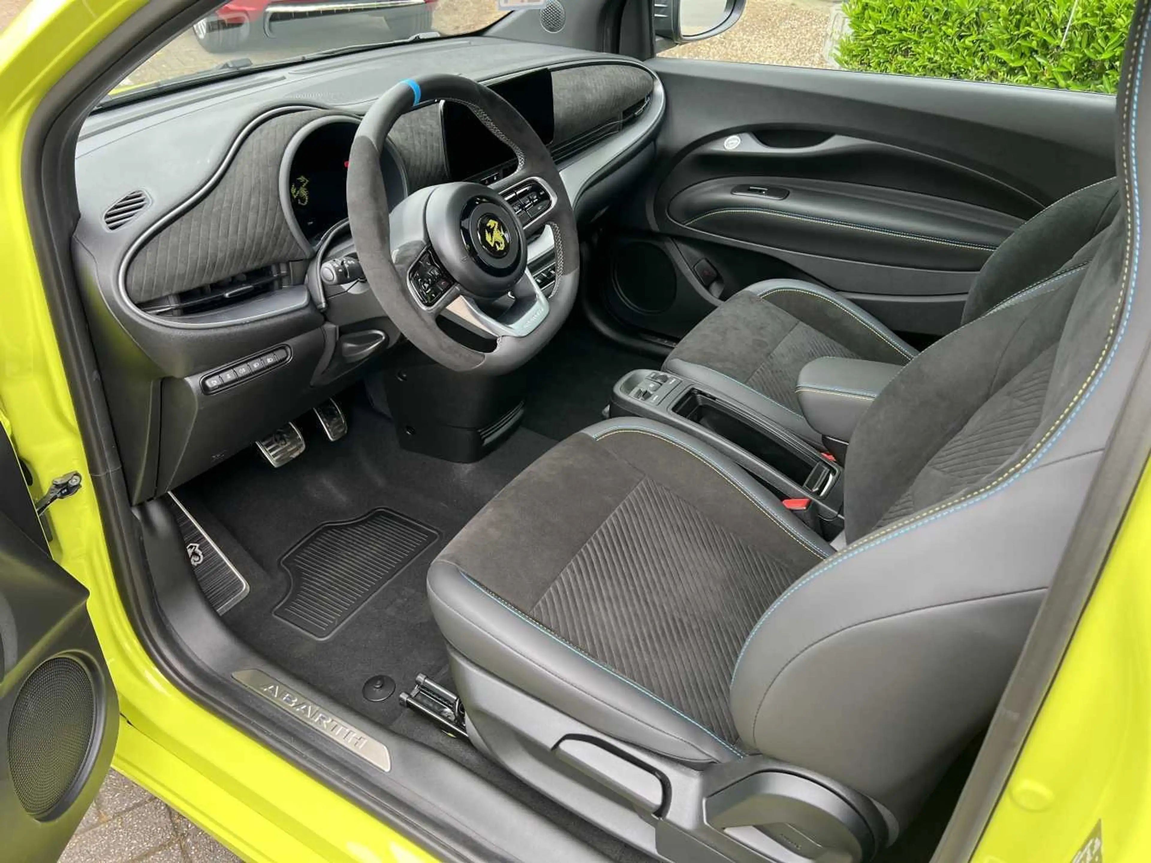 Abarth 500e Turismo — photo 9