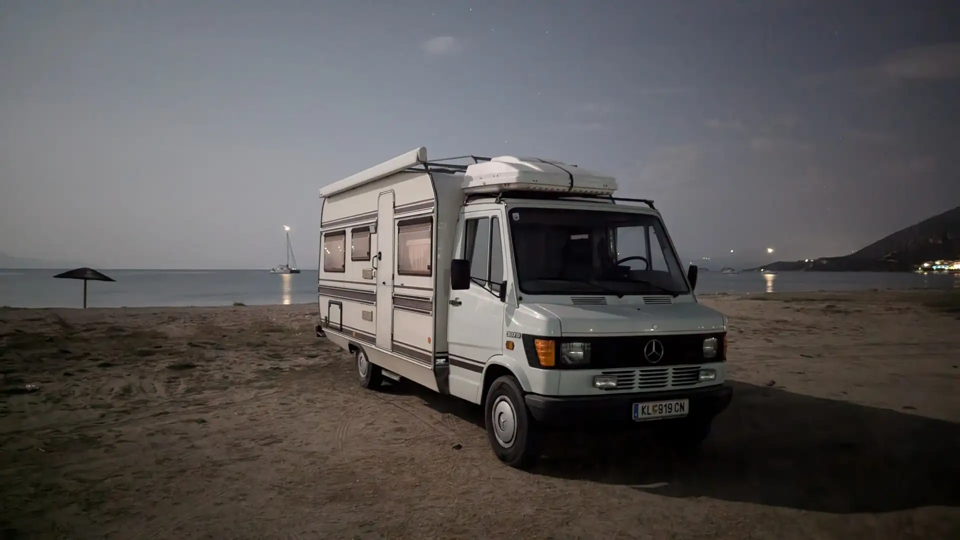 Mercedes-Benz T1 307 D Puschmobil White - 1