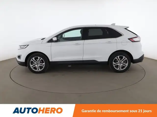 Ford Edge view 3