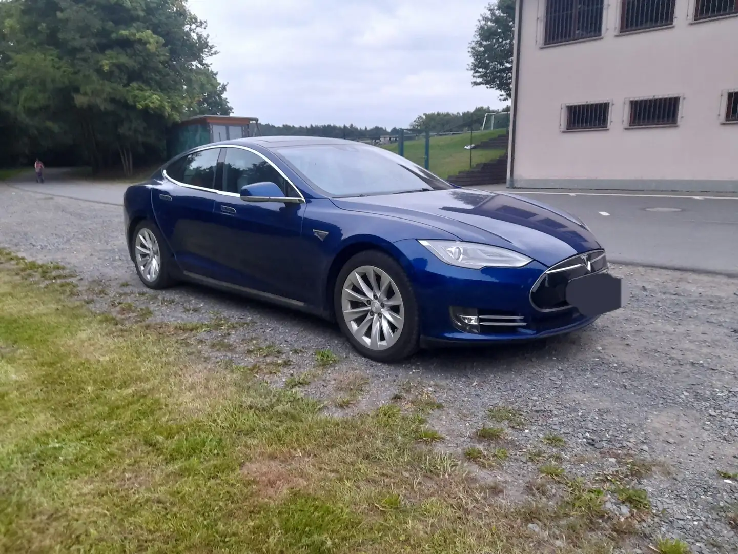 Tesla Model S Tesla Model S90D Free Charger - 1