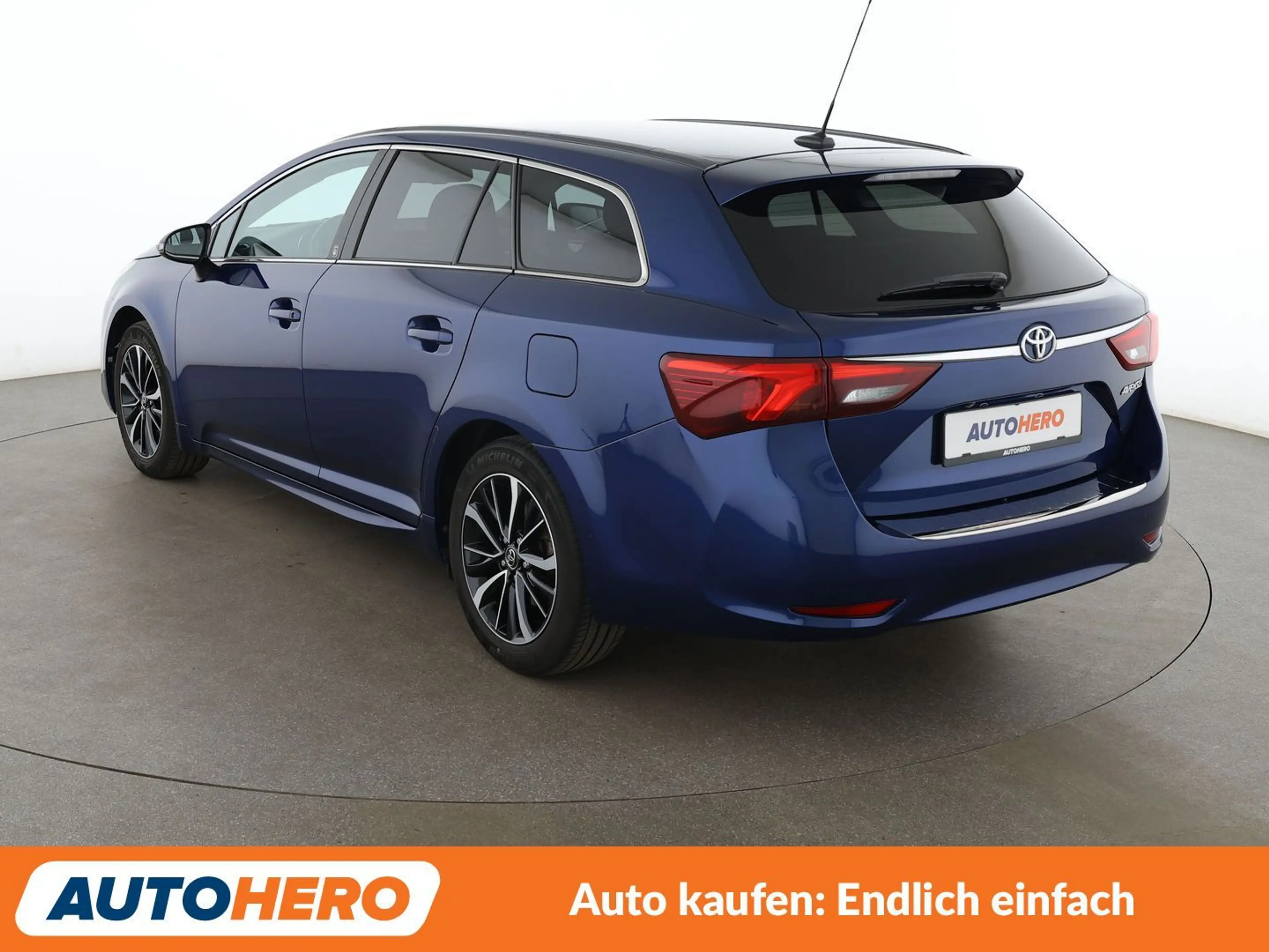 Toyota Avensis 1.8 Team D *NAVI*BI-LED*TEMPO*CAM*SHZ* — photo 4