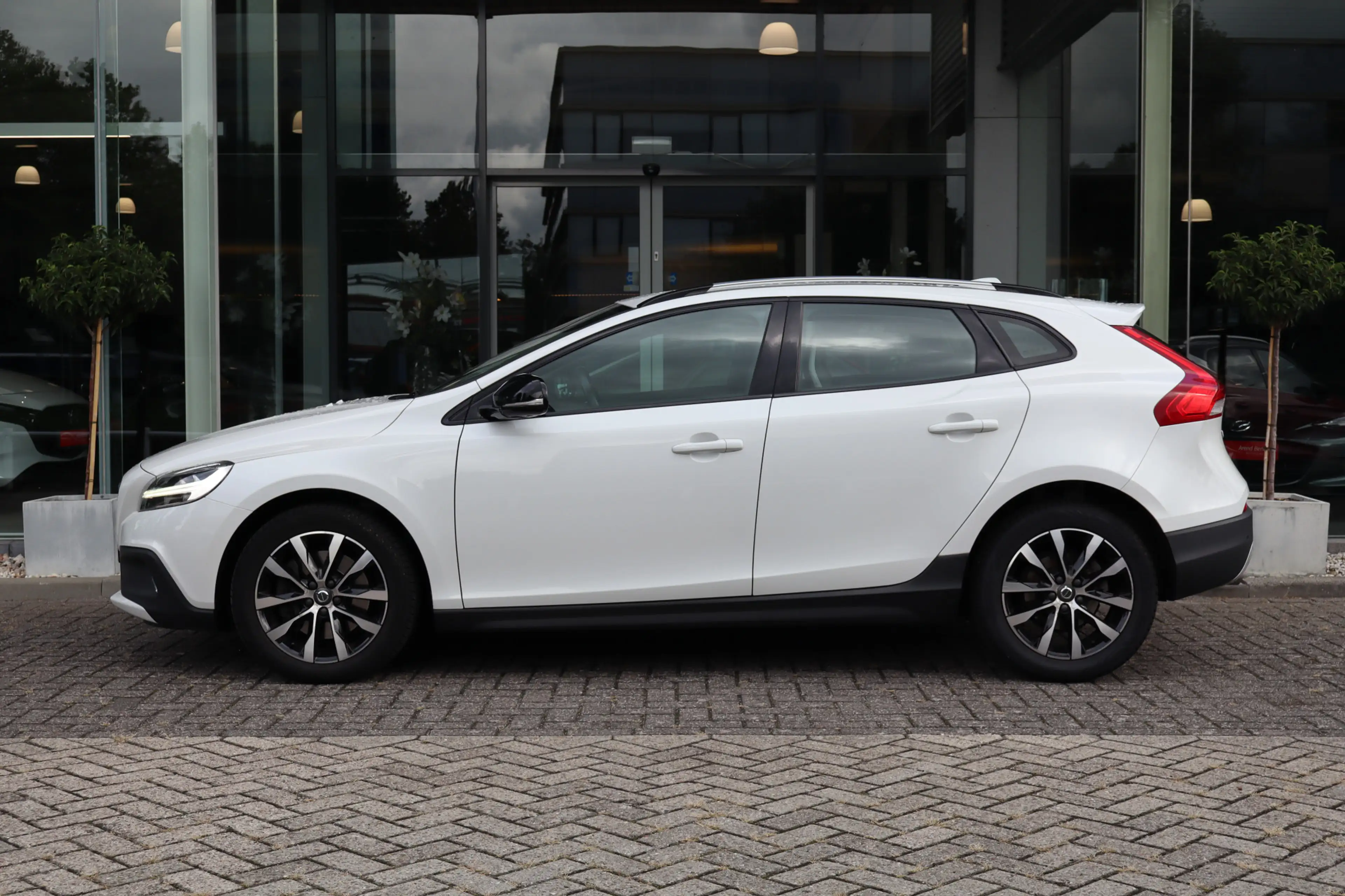 Volvo V40 Cross Country 1.5 T3 Dynamic Edition Navi / Led / Clima / Cruise — photo 11