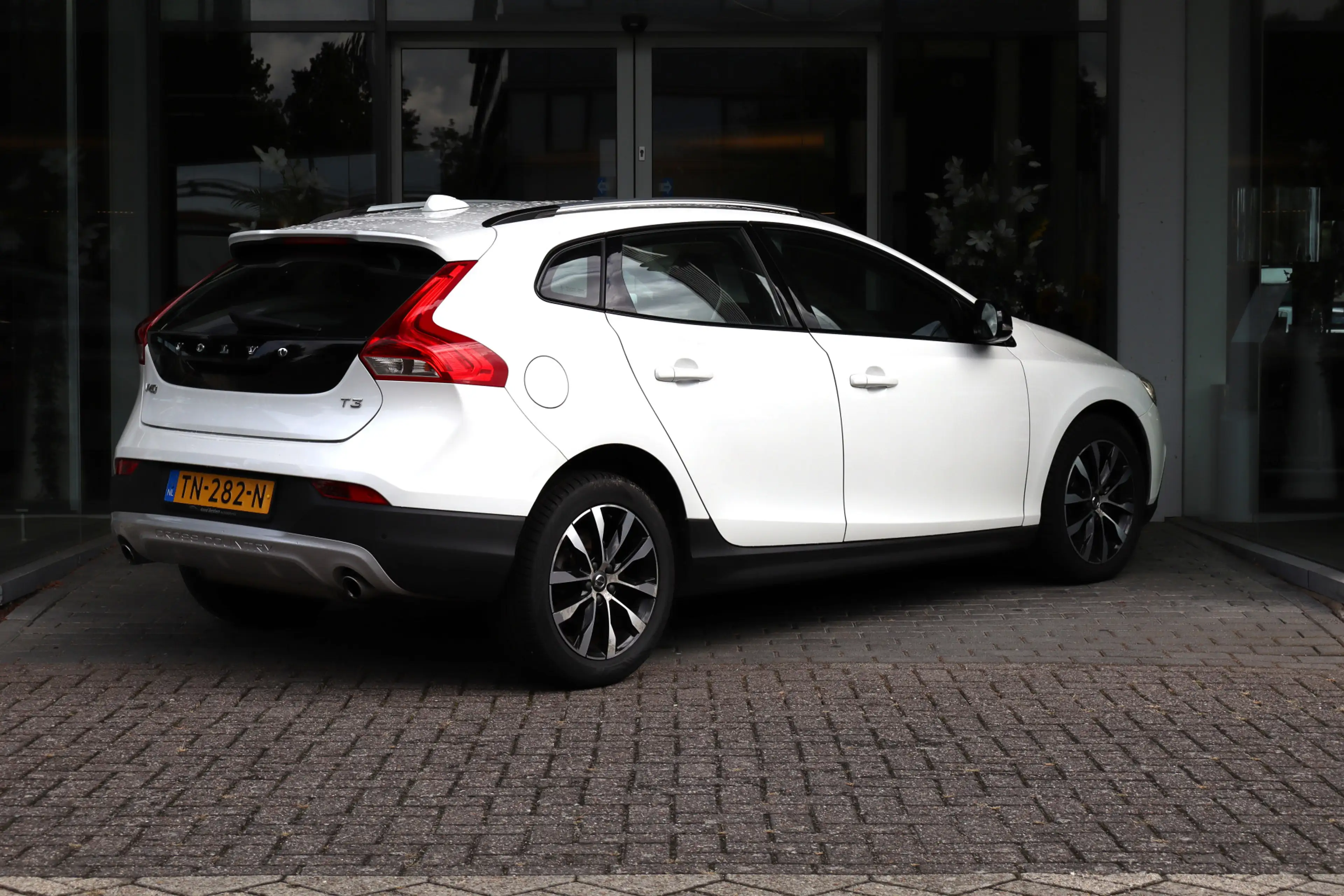 Volvo V40 Cross Country 1.5 T3 Dynamic Edition Navi / Led / Clima / Cruise — photo 9