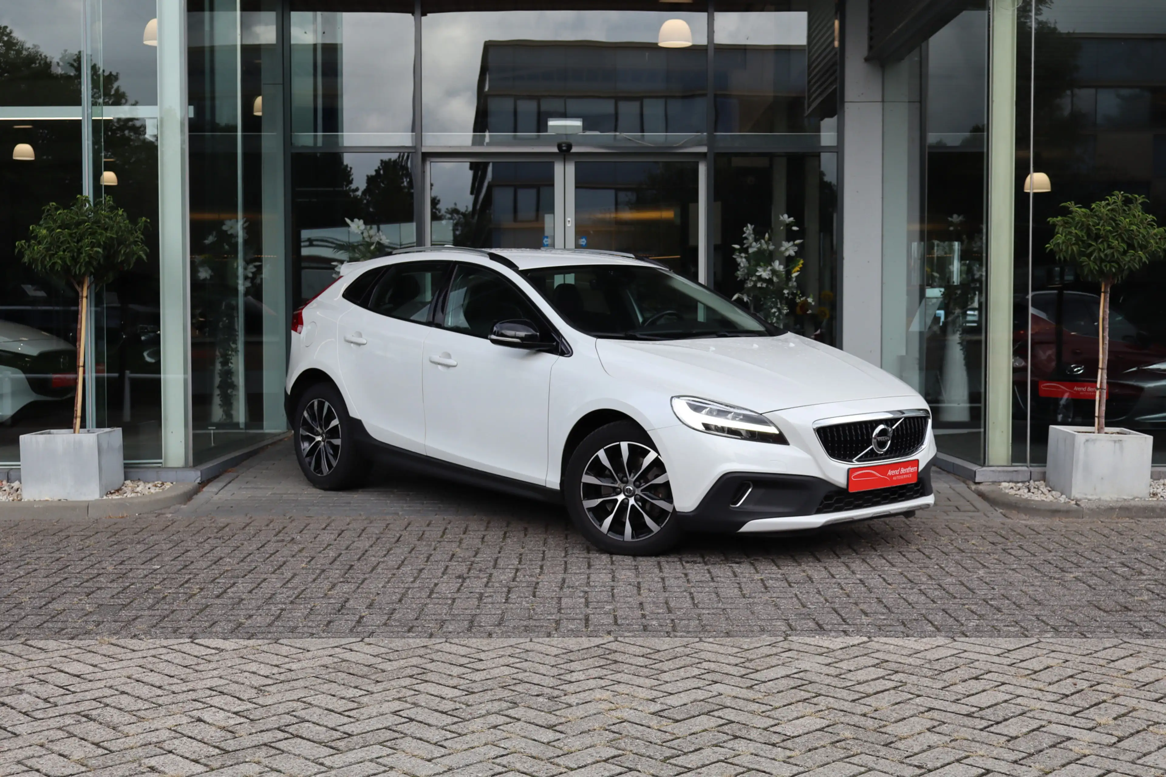 Volvo V40 Cross Country 1.5 T3 Dynamic Edition Navi / Led / Clima / Cruise — photo 12