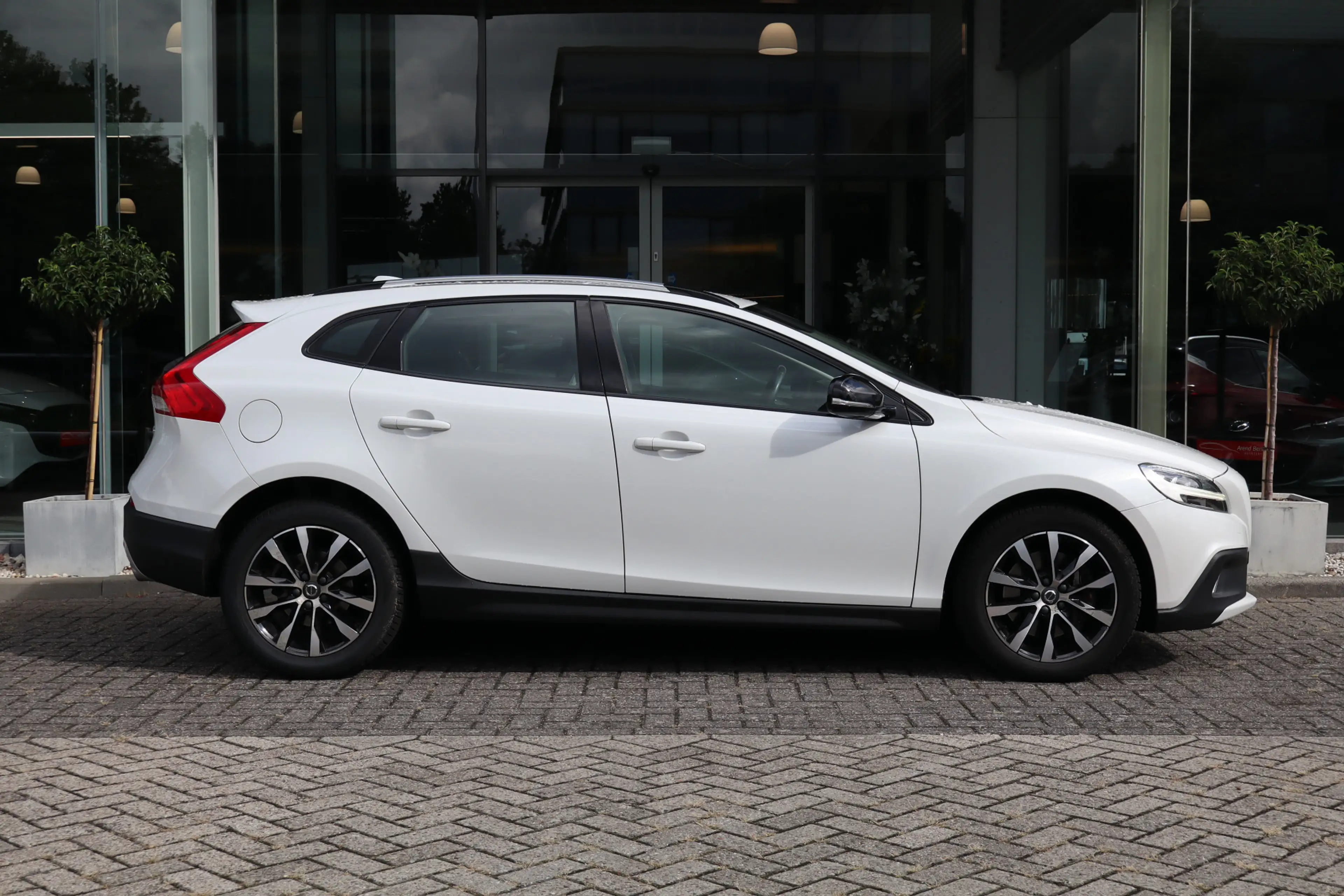 Volvo V40 Cross Country 1.5 T3 Dynamic Edition Navi / Led / Clima / Cruise — photo 10