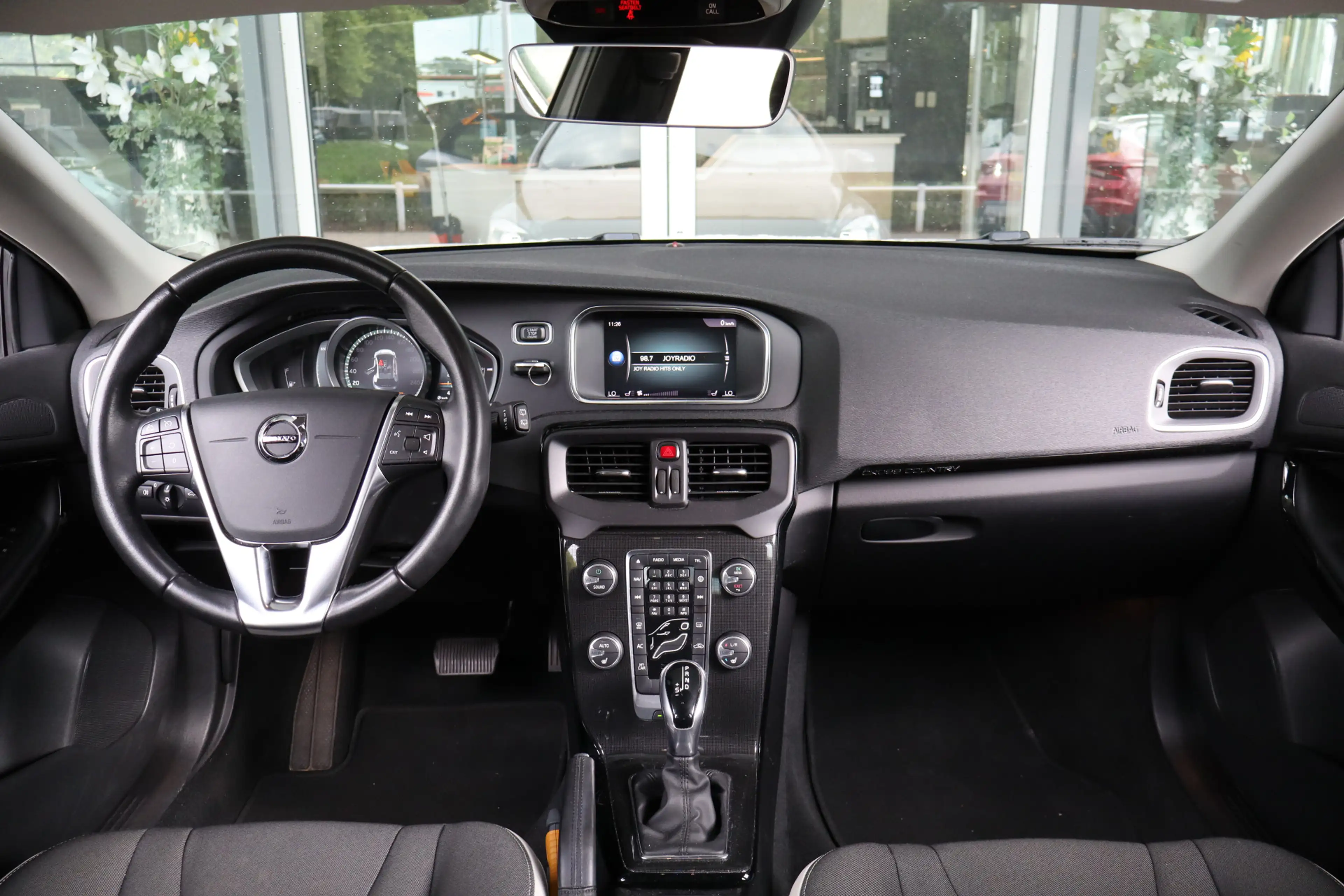 Volvo V40 Cross Country 1.5 T3 Dynamic Edition Navi / Led / Clima / Cruise — photo 4