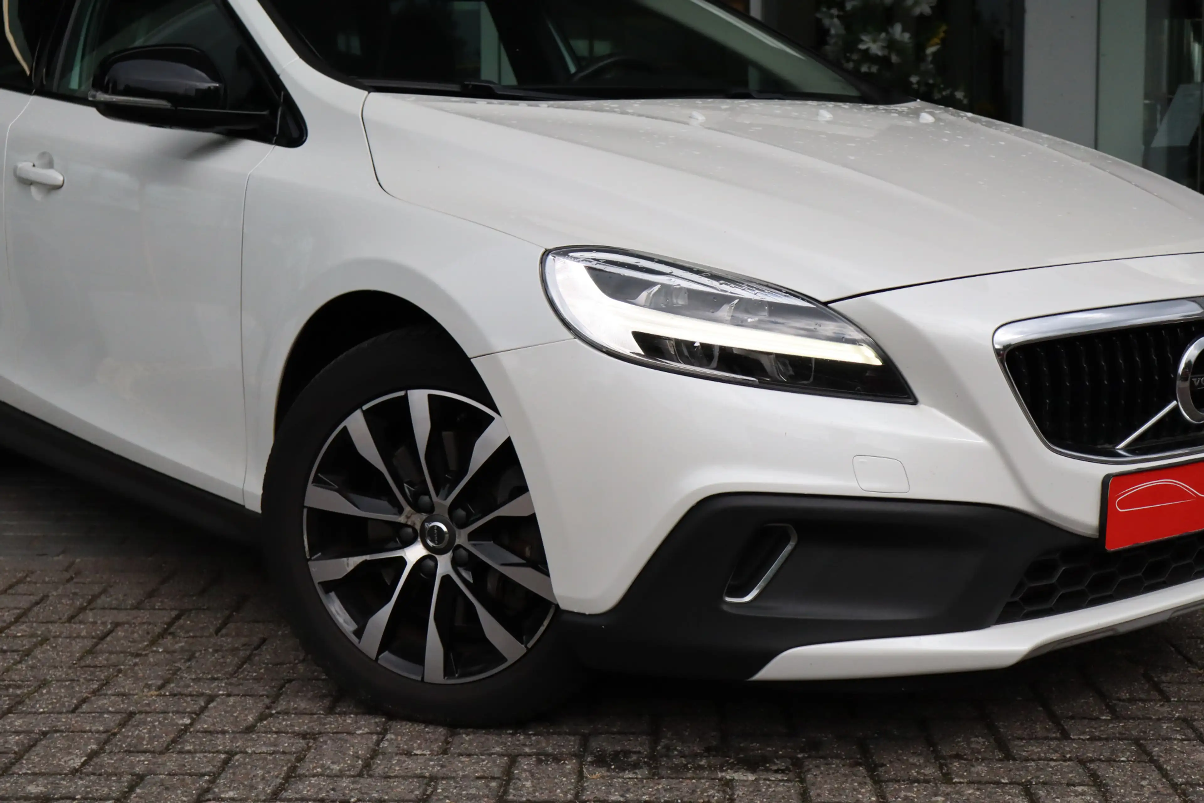 Volvo V40 Cross Country 1.5 T3 Dynamic Edition Navi / Led / Clima / Cruise — photo 14