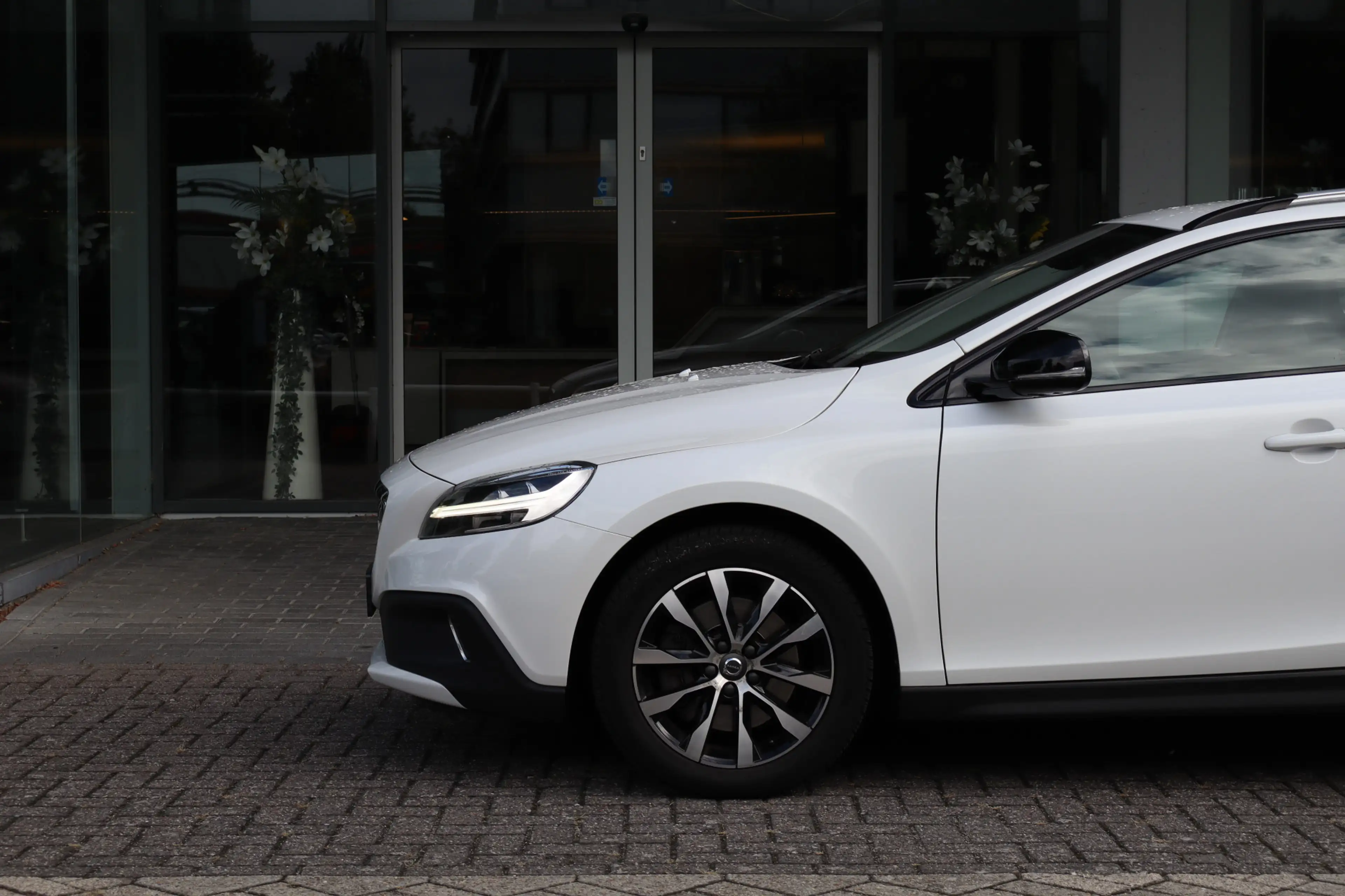Volvo V40 Cross Country 1.5 T3 Dynamic Edition Navi / Led / Clima / Cruise — photo 7