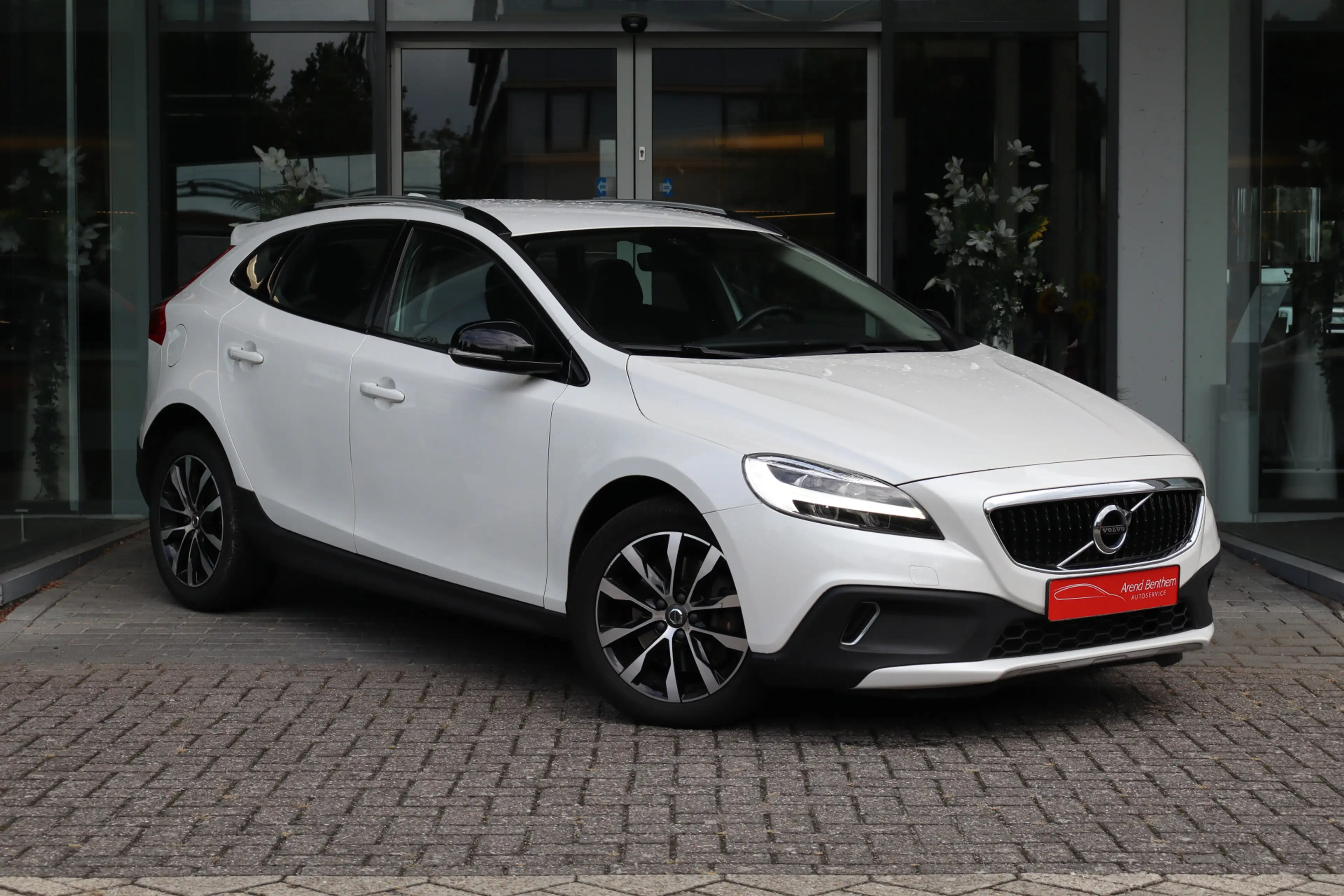 Volvo V40 Cross Country 1.5 T3 Dynamic Edition Navi / Led / Clima / Cruise — photo 2