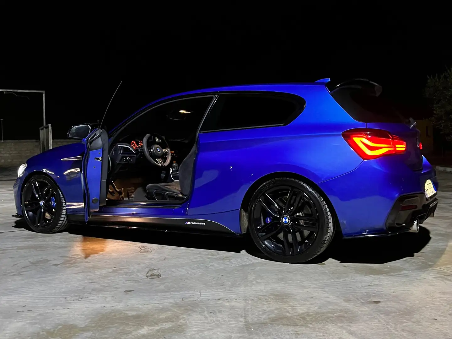 BMW 114 Serie 1 F/20-21 2015 114d Msport 3p Bleu - 2