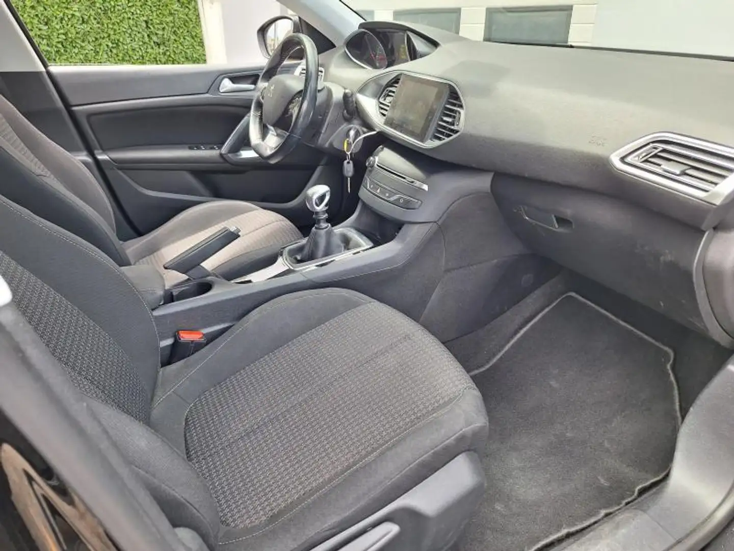 Peugeot 308 II SW Active Noir - 2