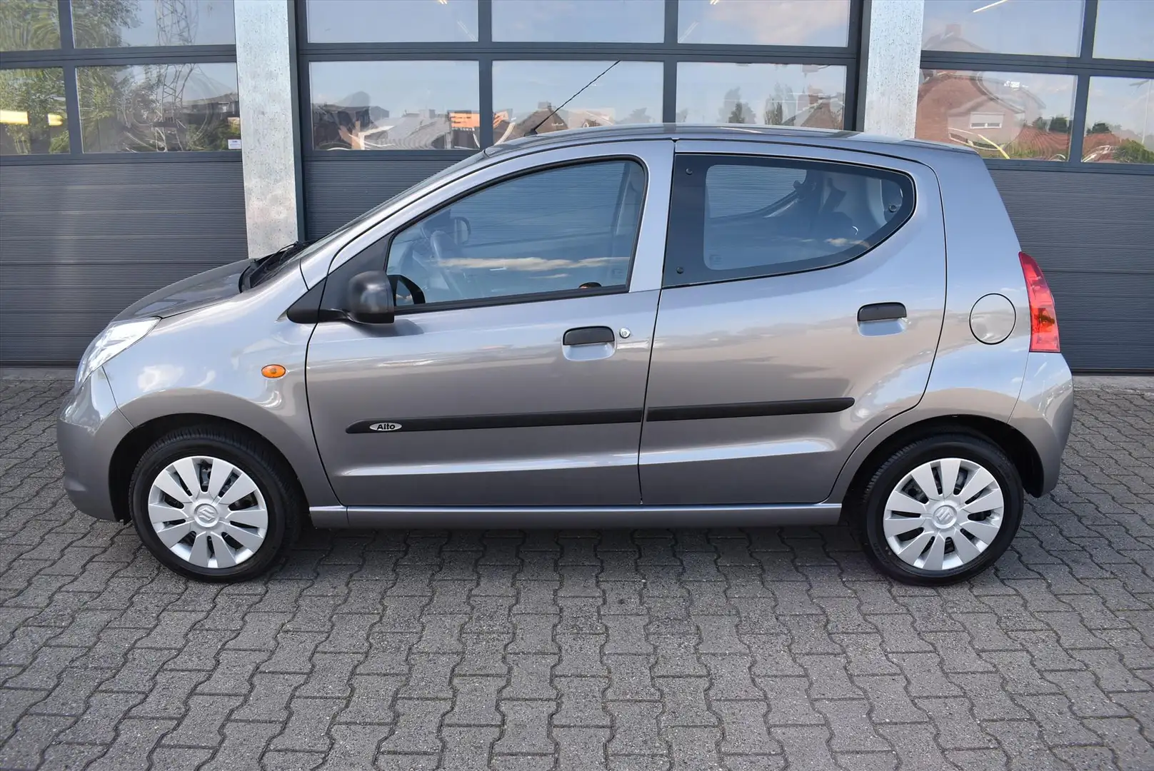 Suzuki Alto 1.0 68pk Comfort Grijs - 2