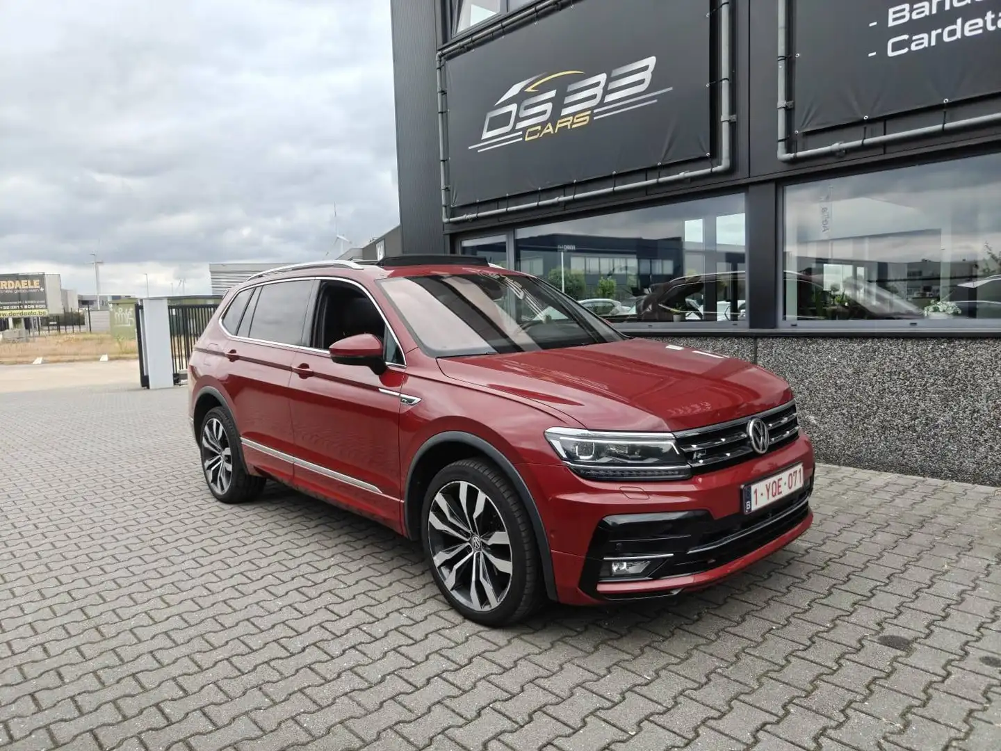 VOLKSWAGEN Tiguan
