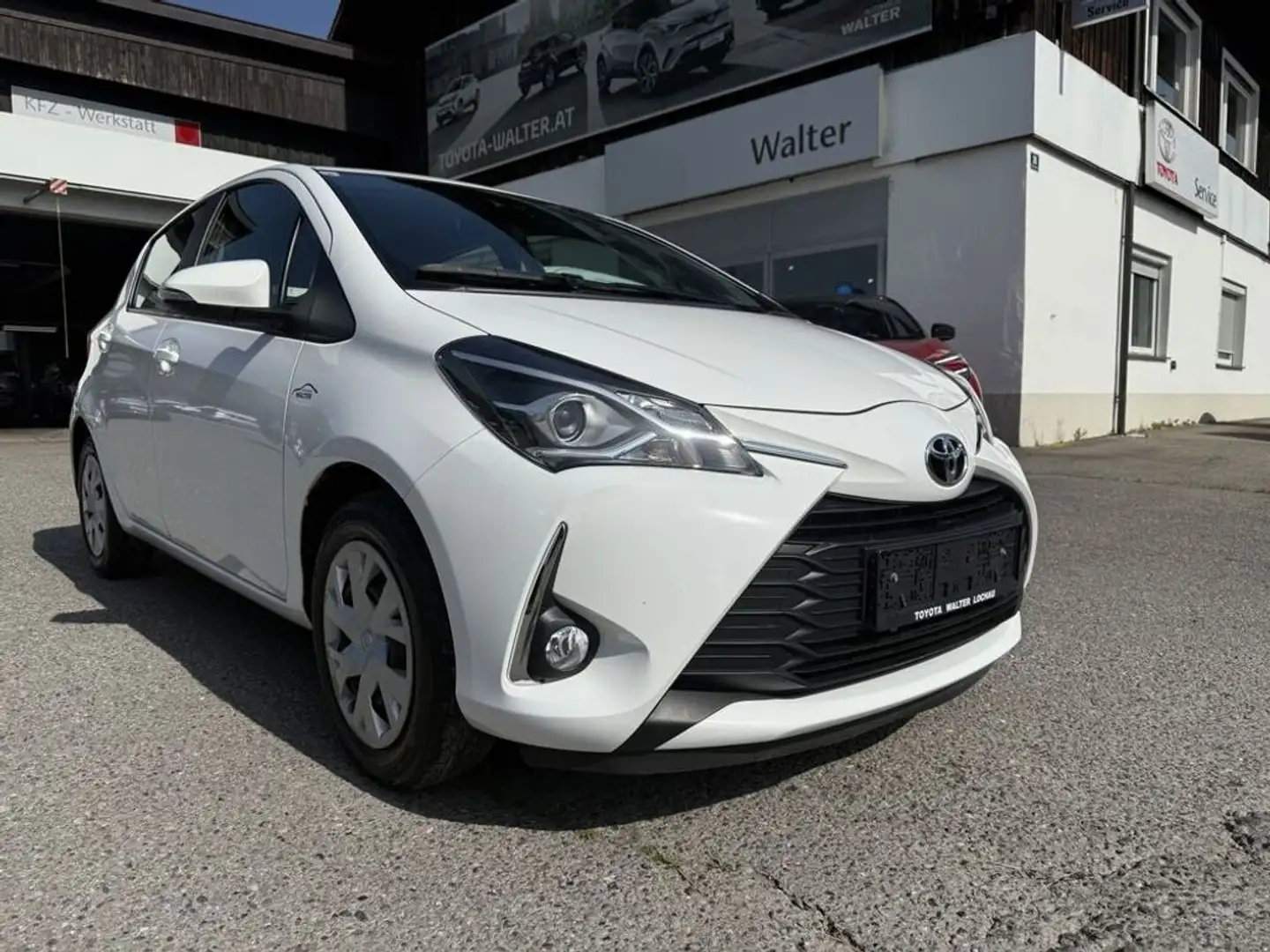 Toyota Yaris 1,0 VVT-i Active Blanc - 2