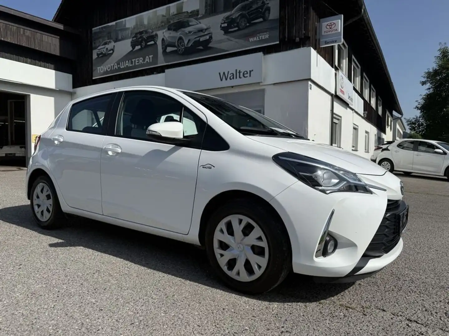 Toyota Yaris 1,0 VVT-i Active Bianco - 1