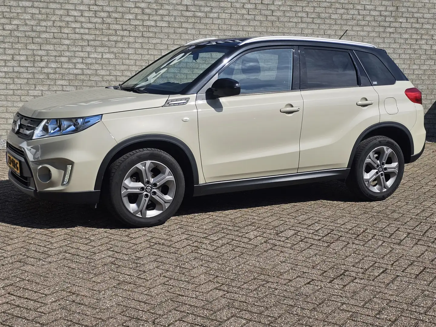 Suzuki Vitara 1.6 Exclusive Automaat/Camera/Trekhaak Bruin - 2