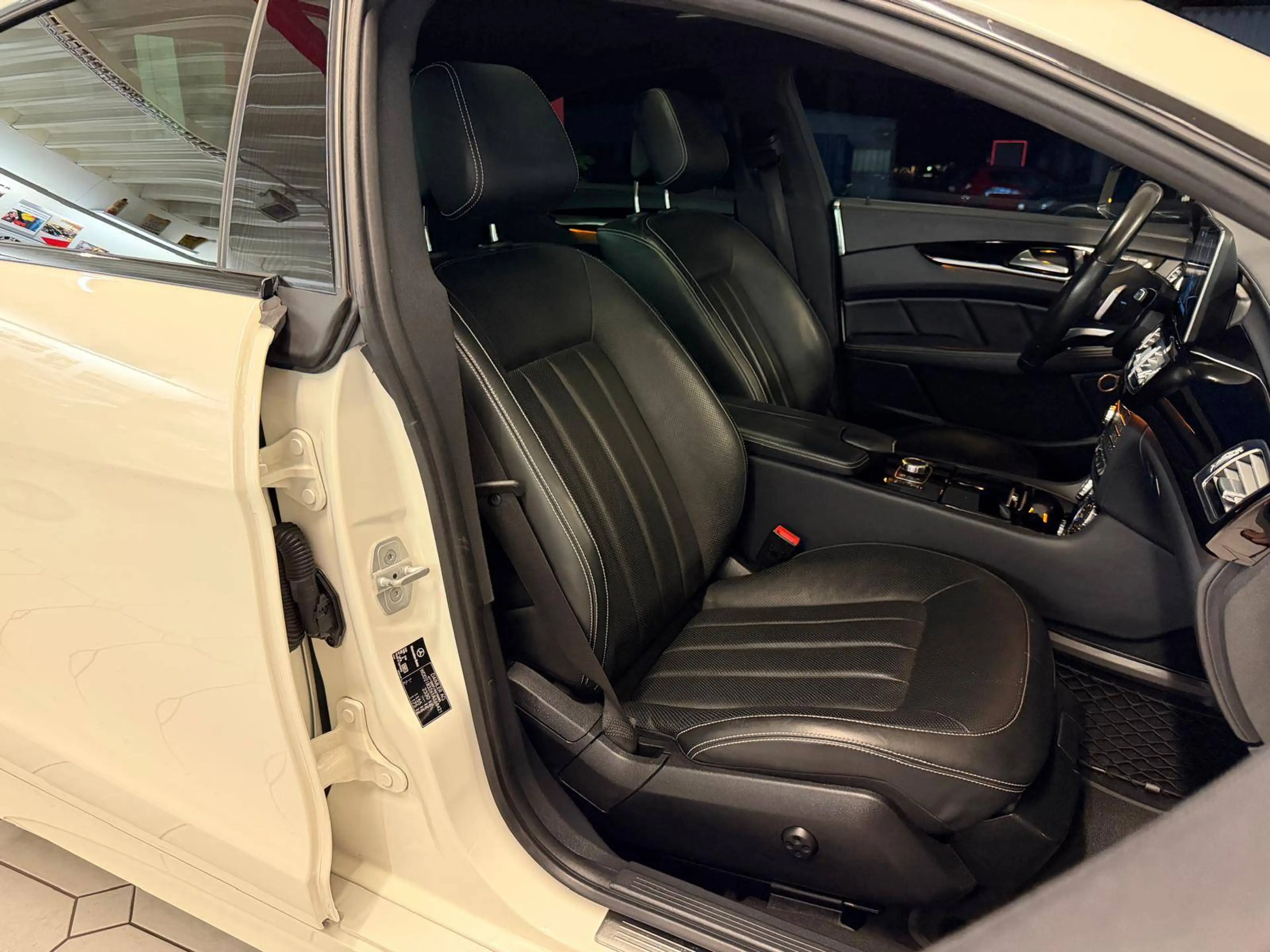 Mercedes-Benz CLS 350 CLS 350 AMG-Paket — photo 13