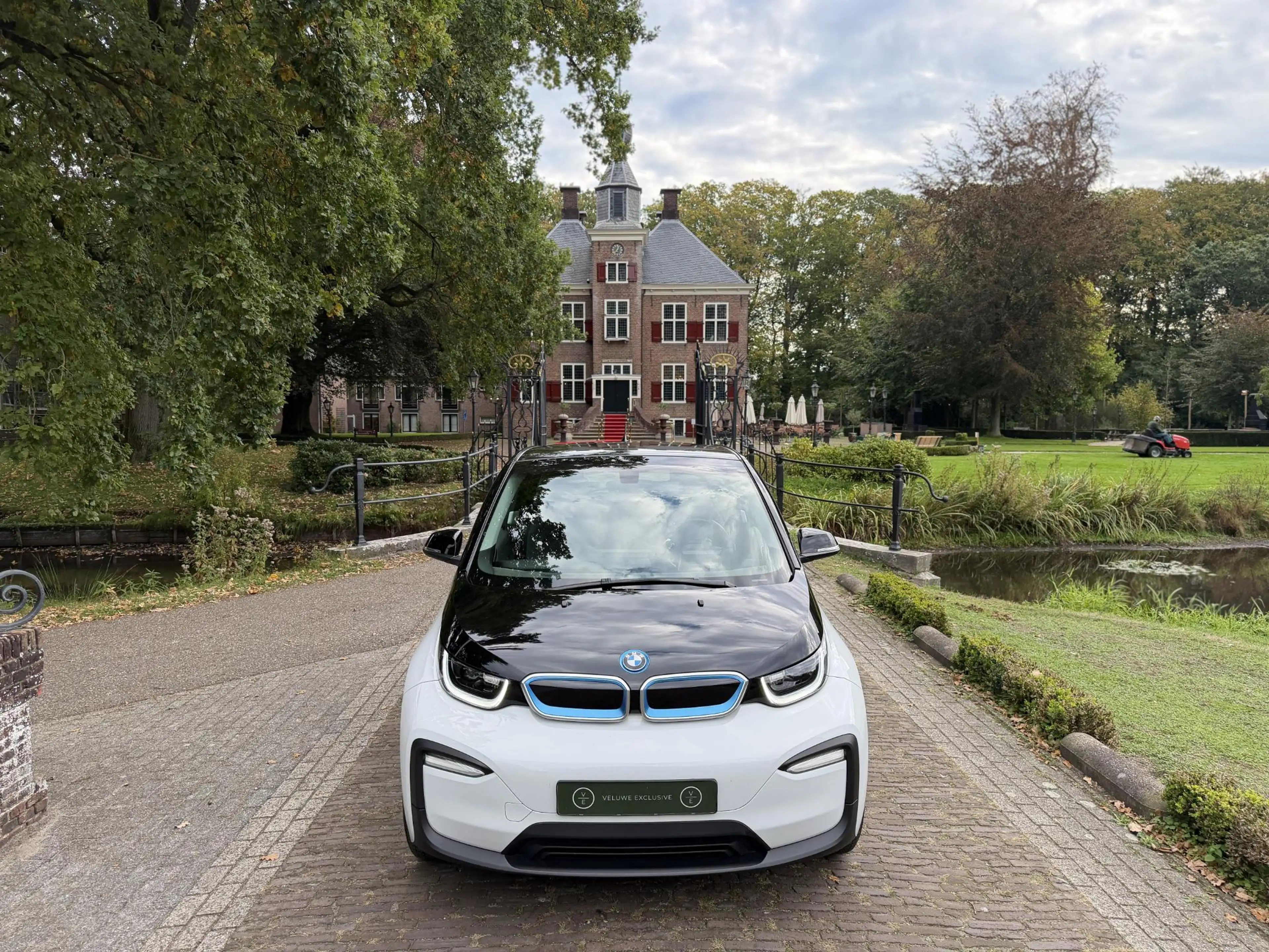 BMW i3 Basis 120Ah 42 kWh | PDC | Navi | Nieuwe Service & — photo 3