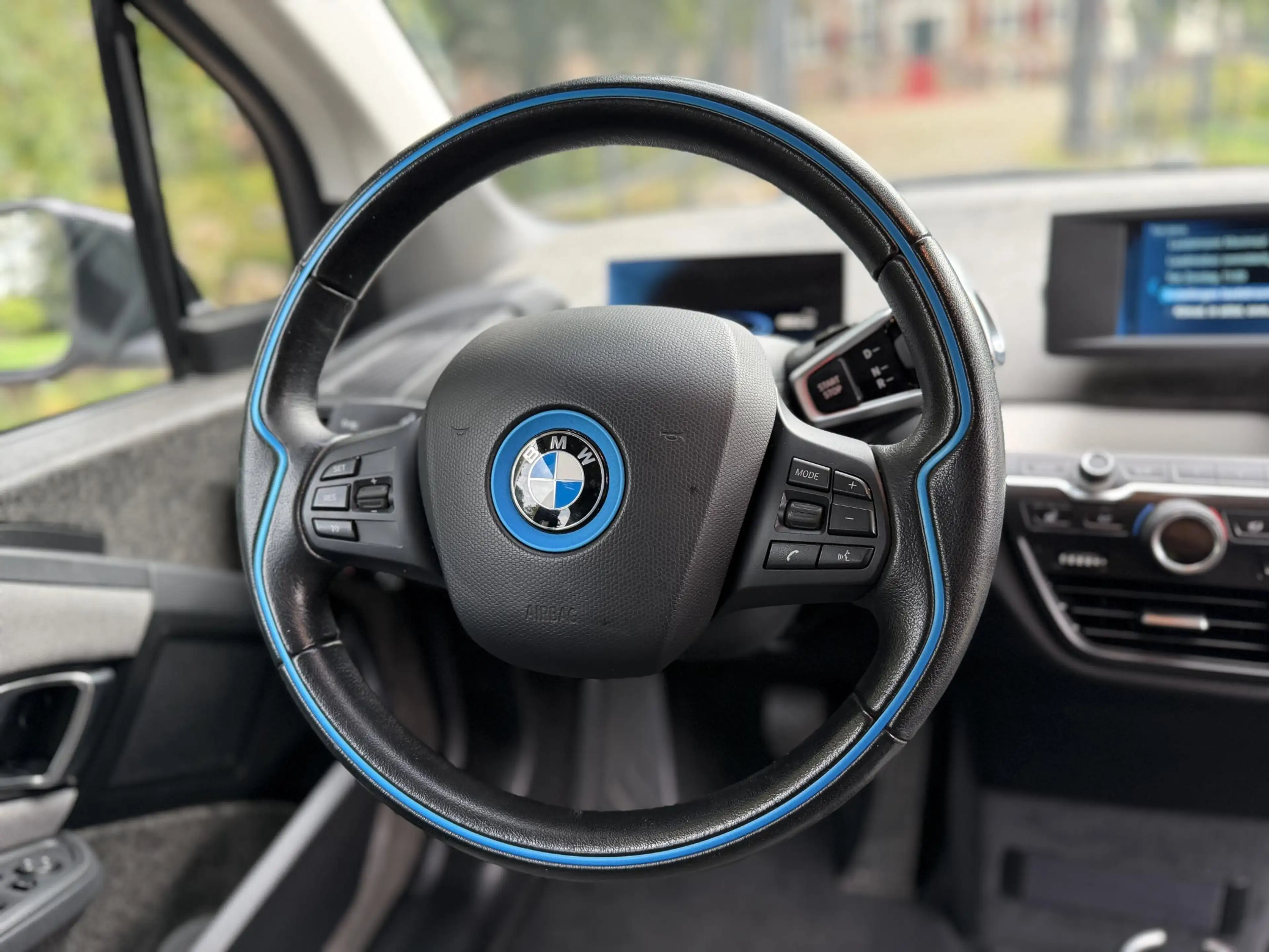 BMW i3 Basis 120Ah 42 kWh | PDC | Navi | Nieuwe Service & — photo 8