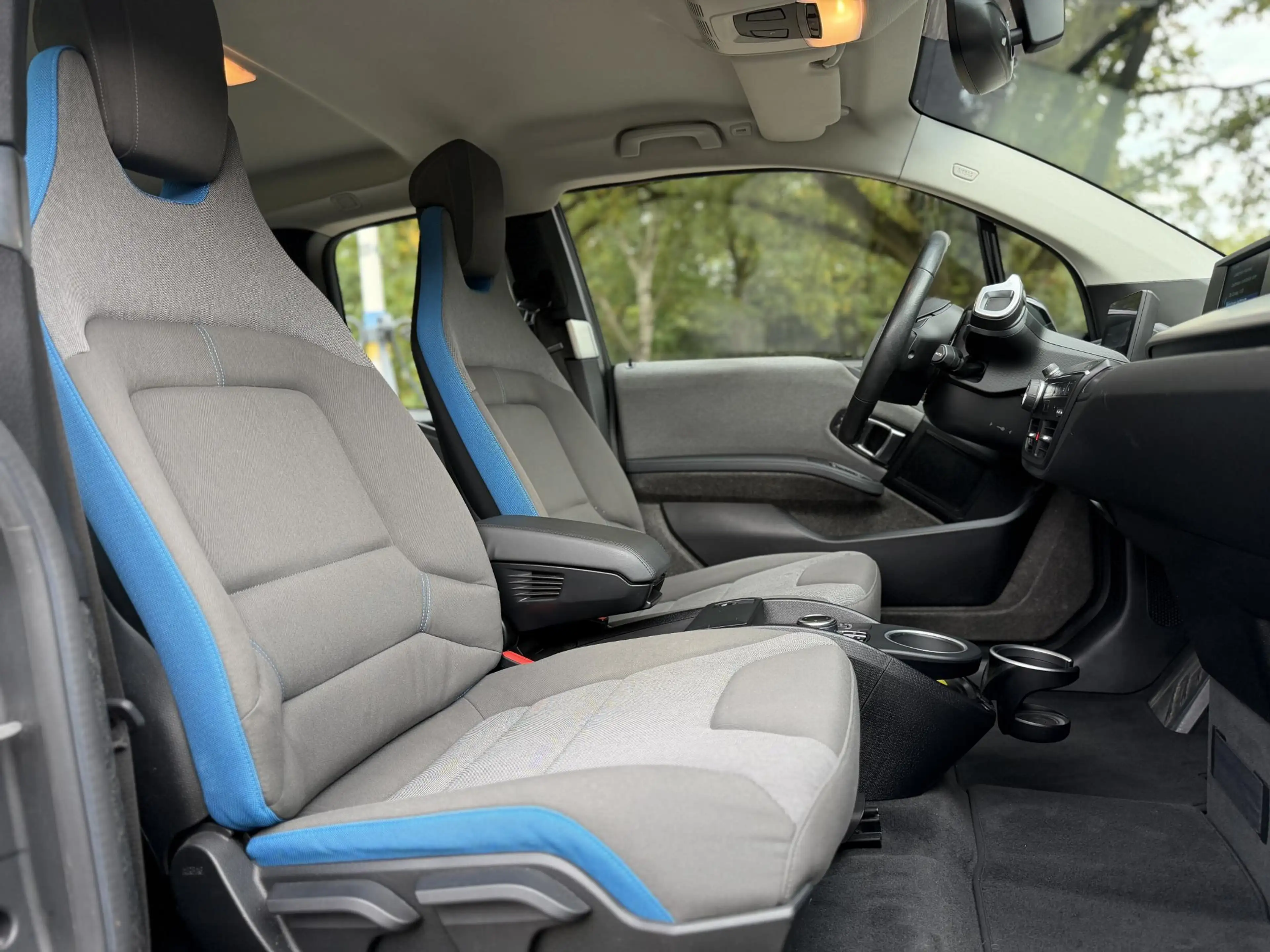 BMW i3 Basis 120Ah 42 kWh | PDC | Navi | Nieuwe Service & — photo 5