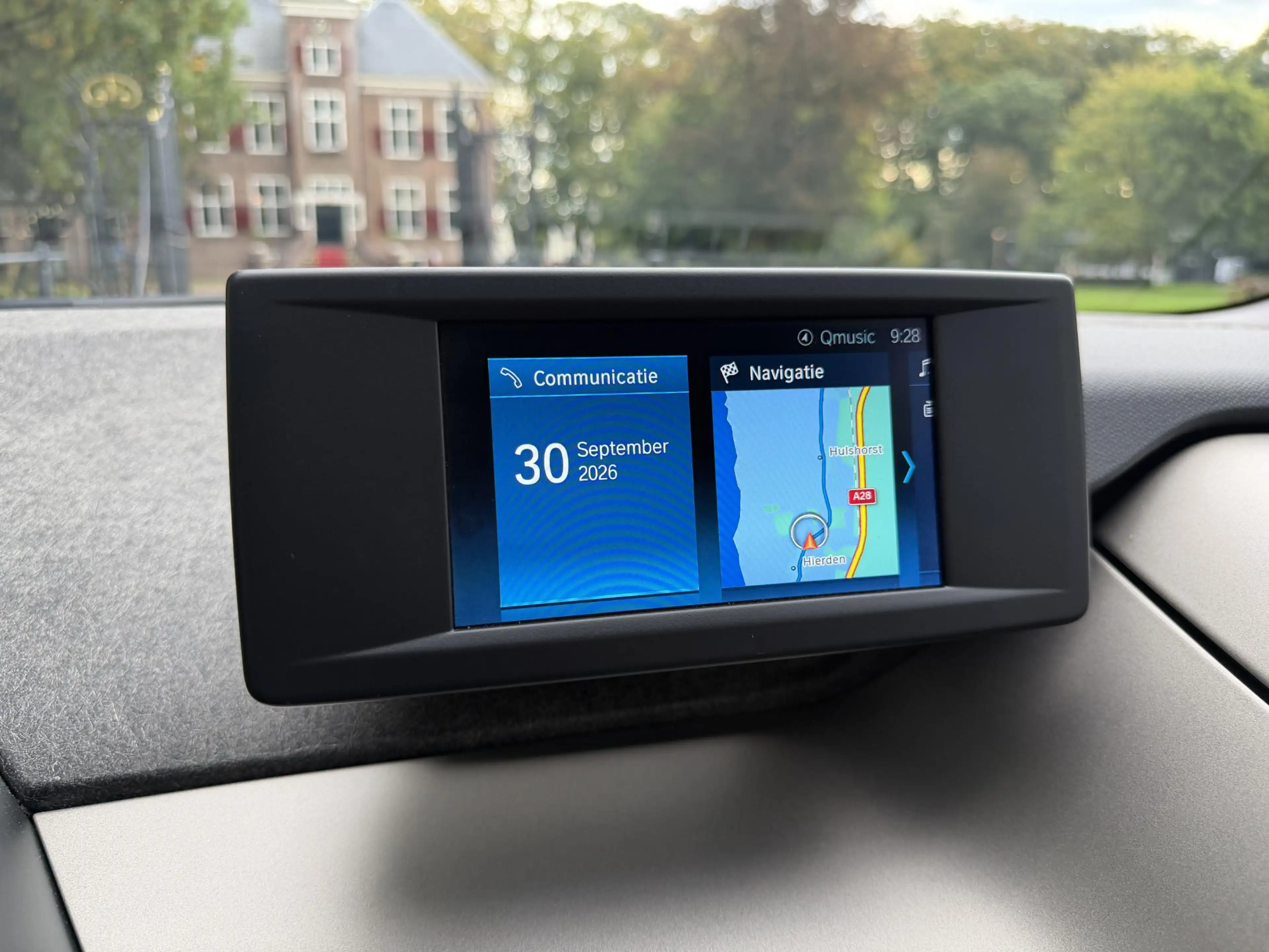 BMW i3 Basis 120Ah 42 kWh | PDC | Navi | Nieuwe Service & — photo 15