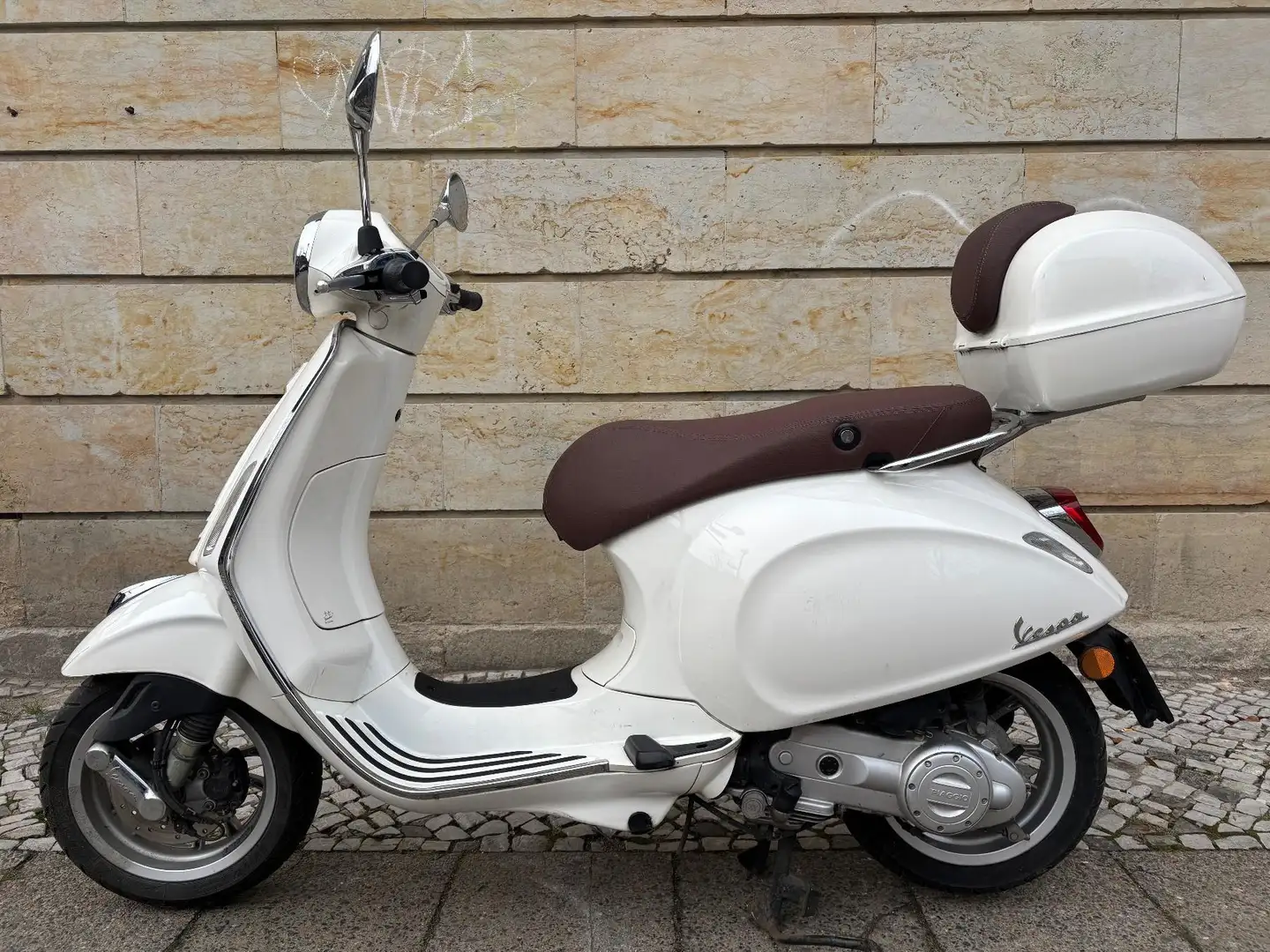 Vespa Primavera 50 LED USB ALU KAT Wit - 2