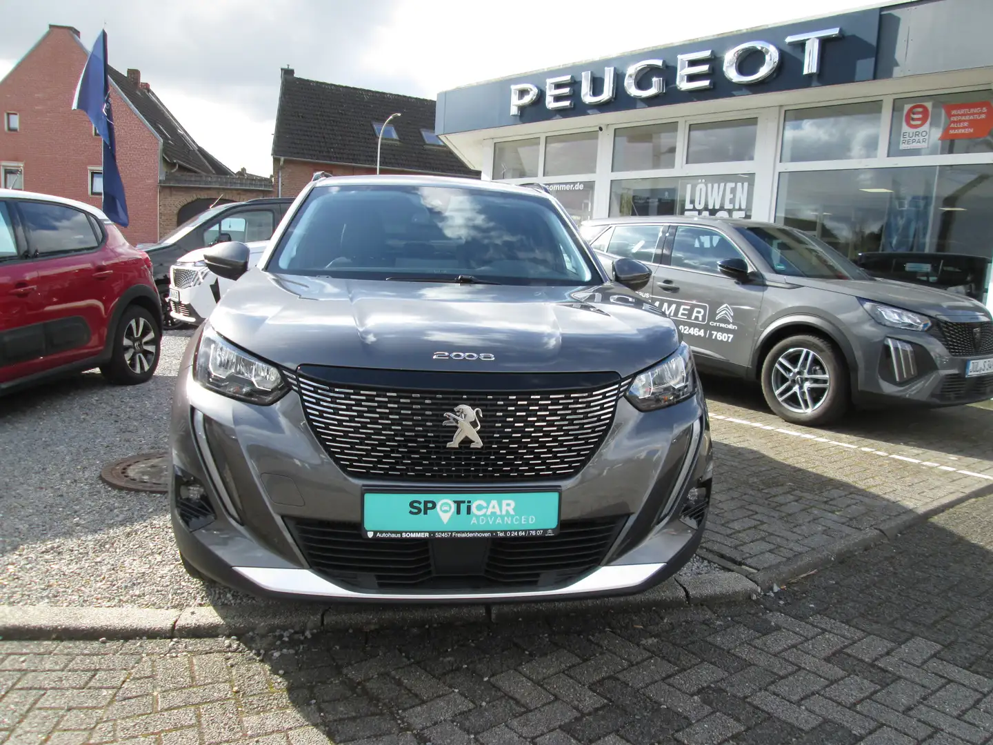 Peugeot 2008 PureTech 130 Allure Pack Grau - 2