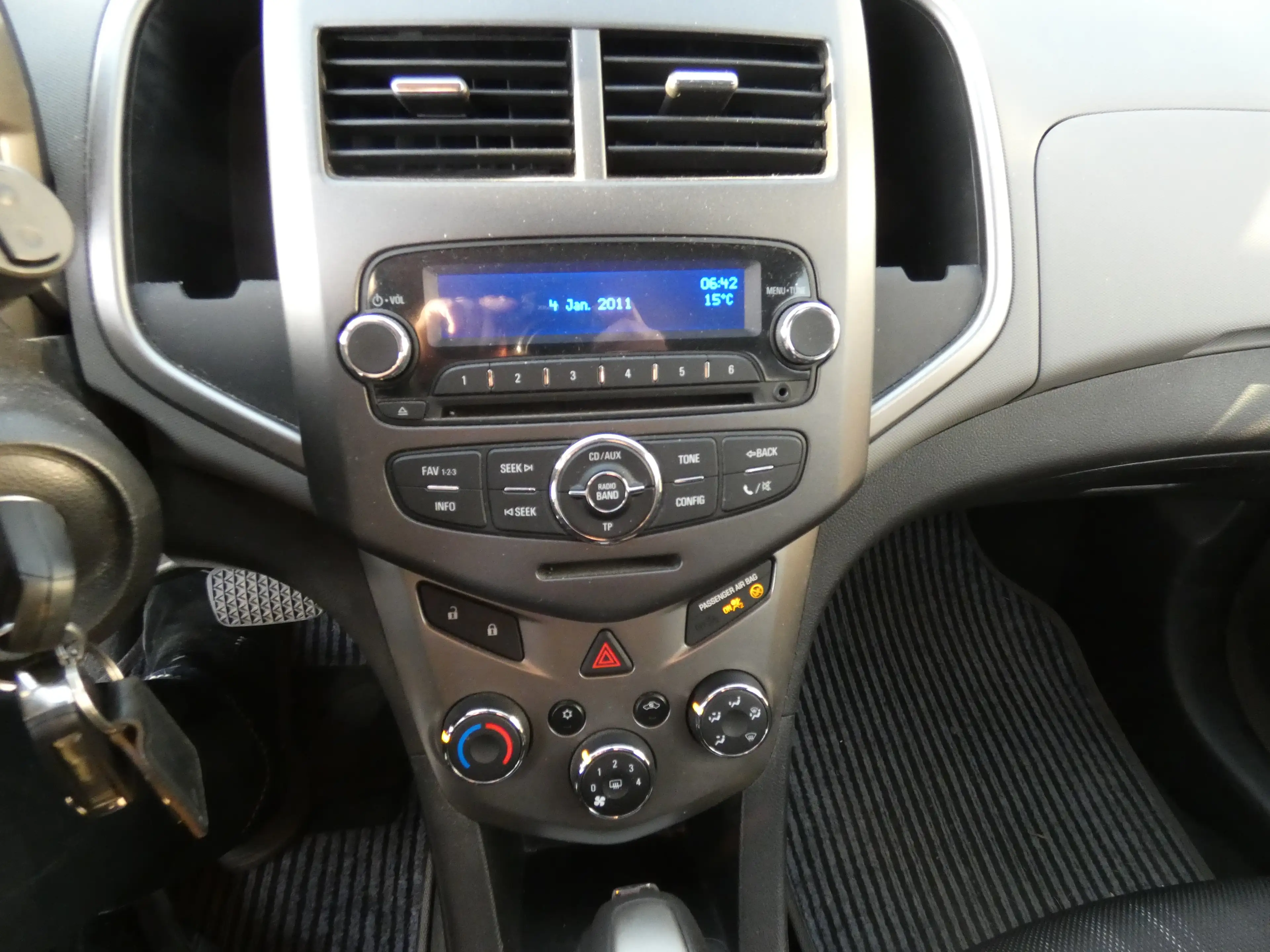 Chevrolet Aveo 1.4 Automatik LT+ 5 türig, Navi, Alu, WR, Klima — photo 13