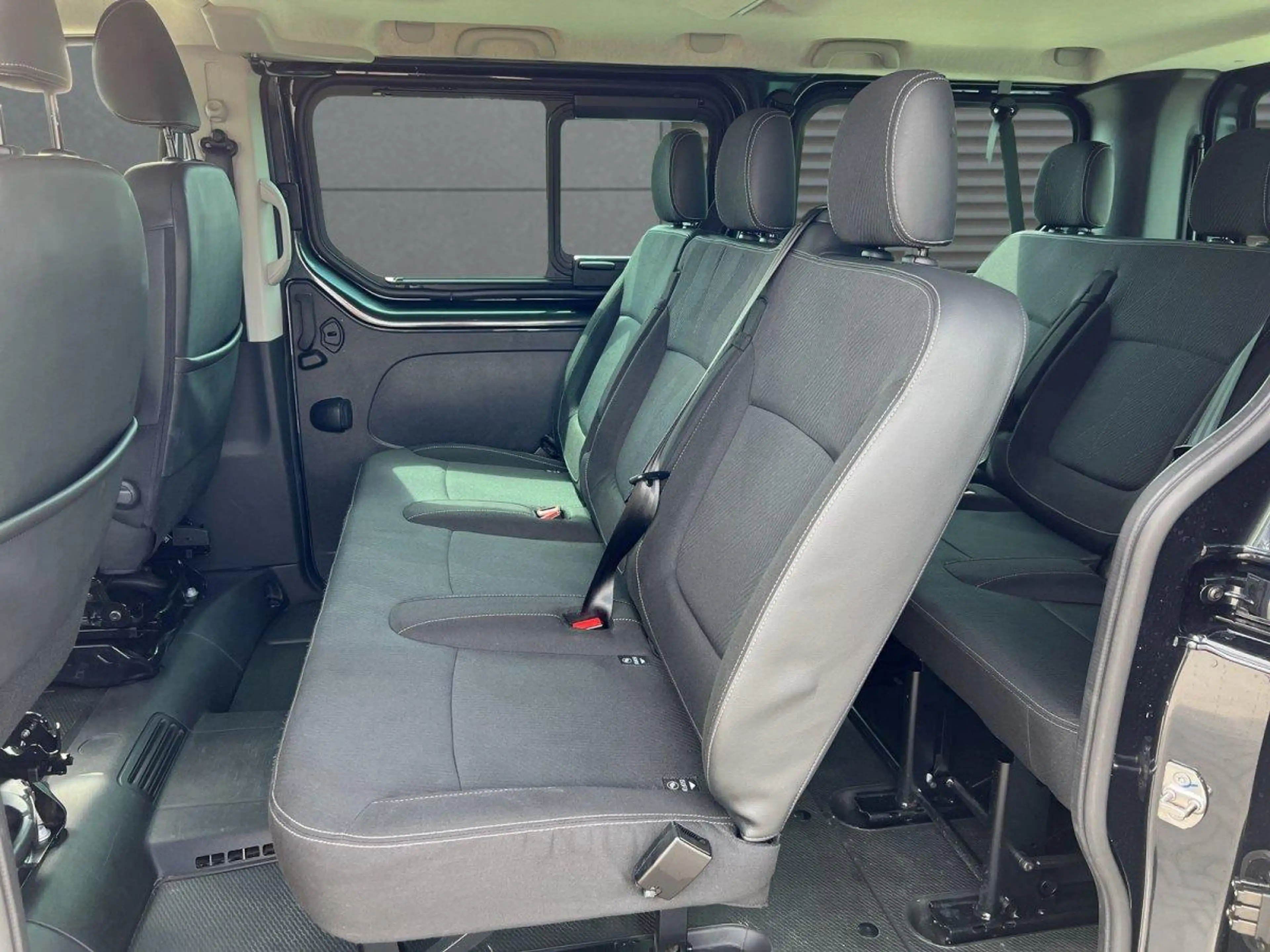 Nissan Primastar Kombi Tekna L1H1 GJR+RFK+LED dCi 150 110 kW (15... — photo 6