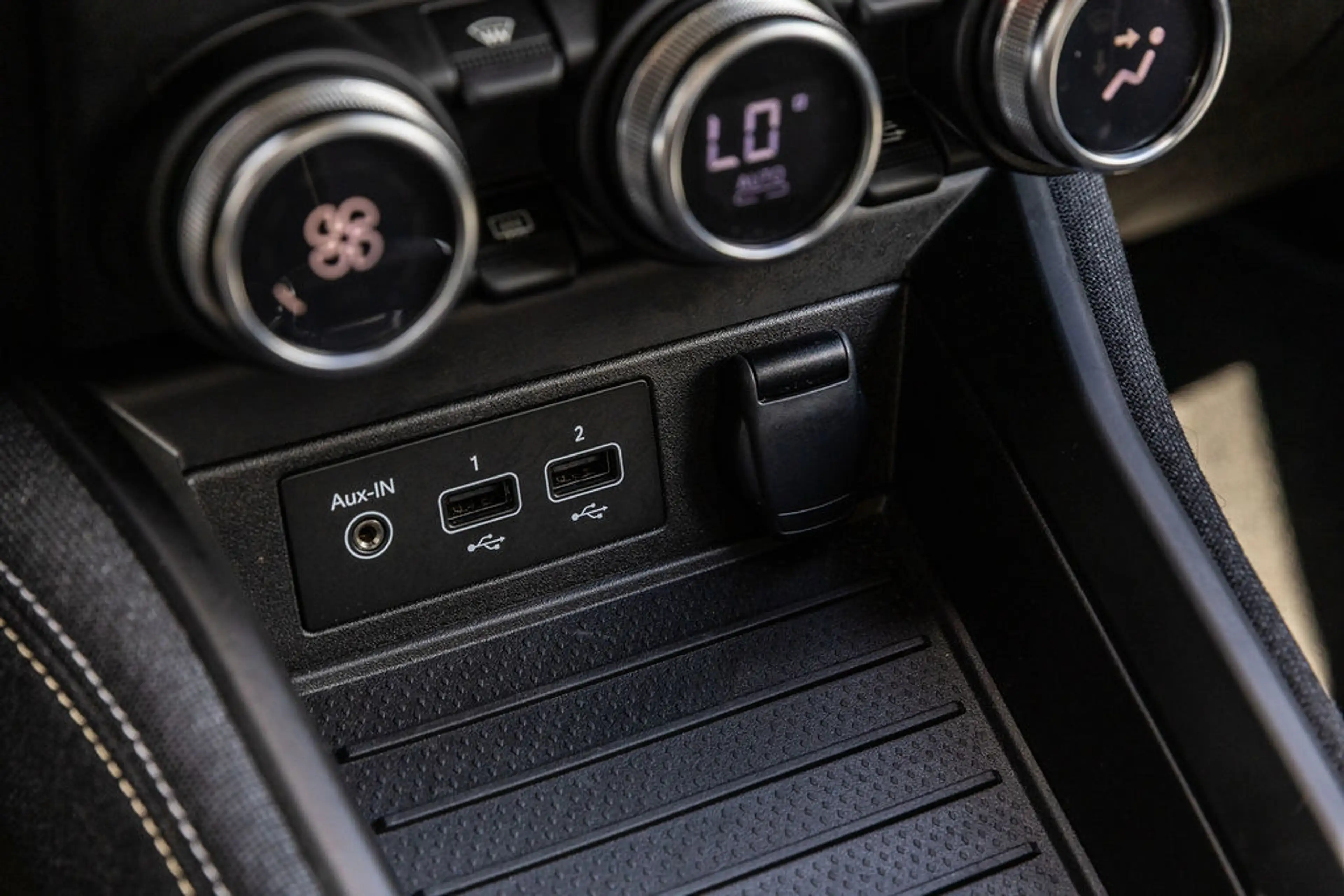 Renault ZOE R135 Iconic 52 kWh — photo 22