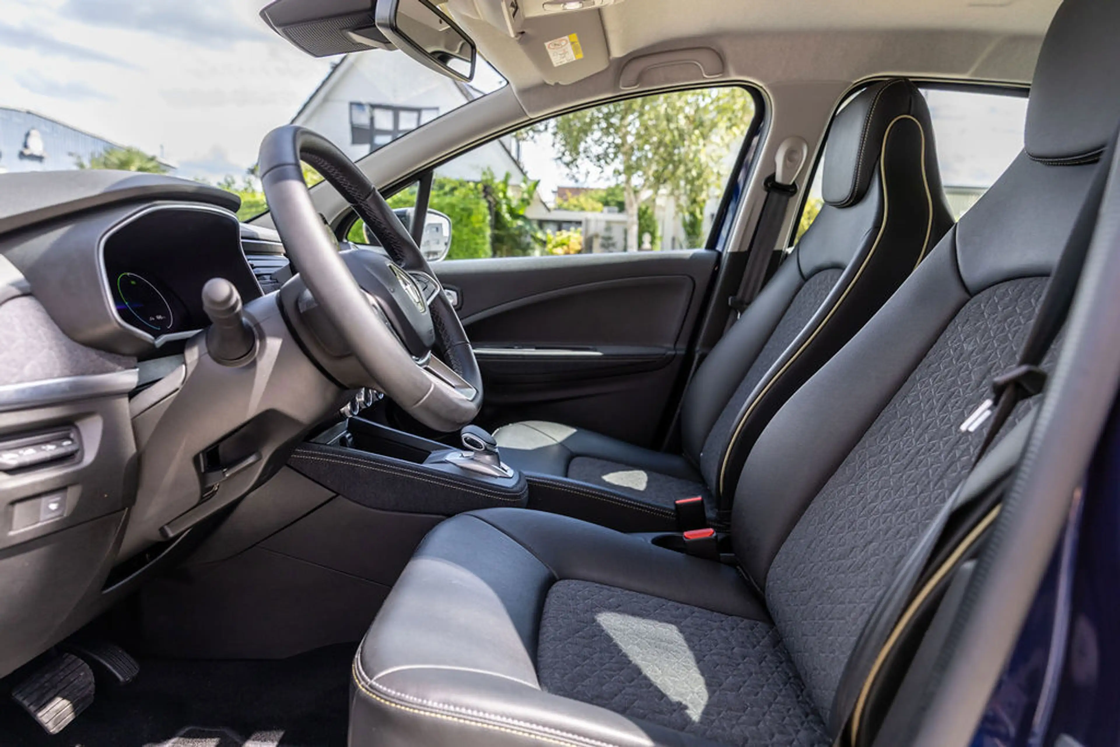 Renault ZOE R135 Iconic 52 kWh — photo 34