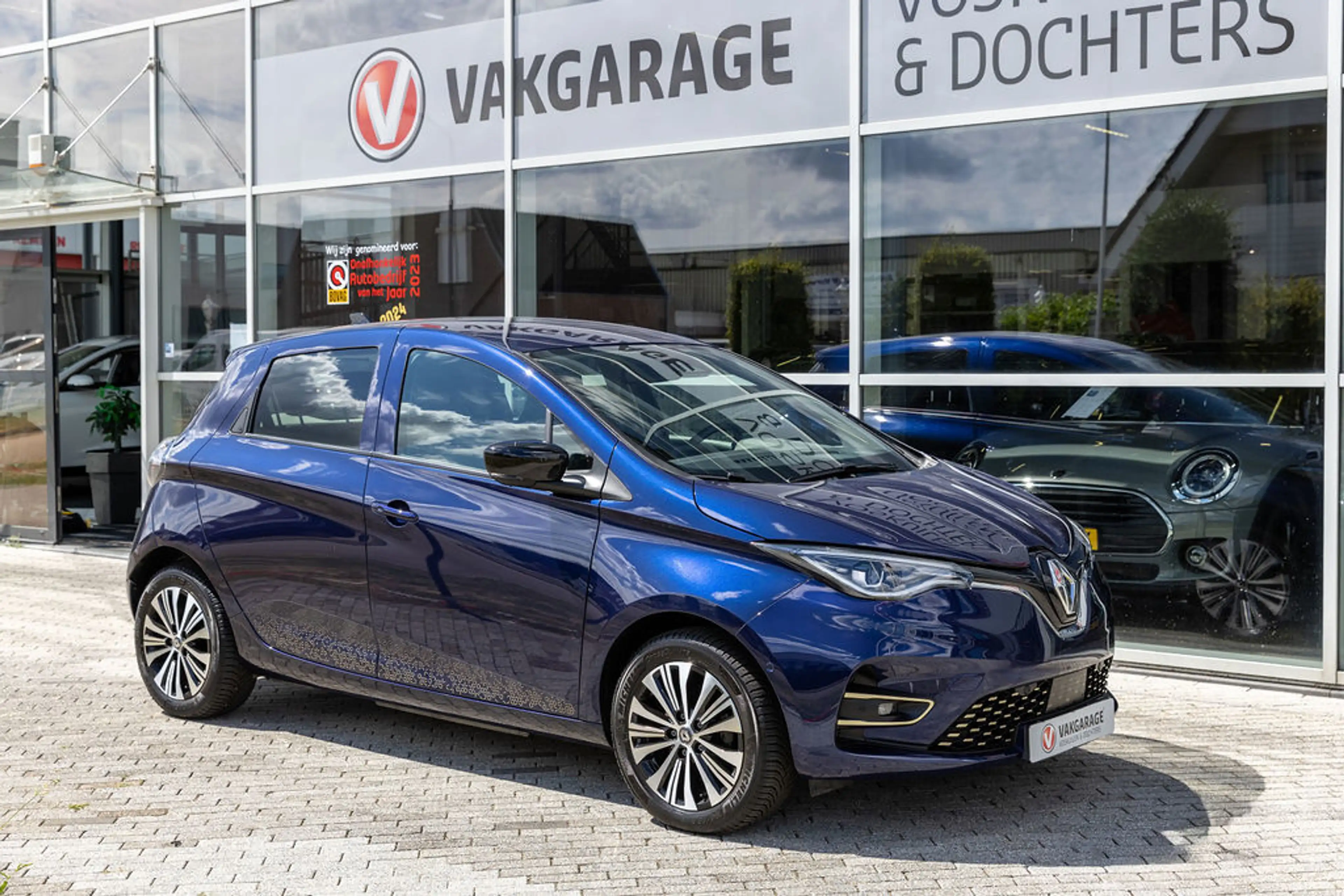 Renault ZOE R135 Iconic 52 kWh — photo 14
