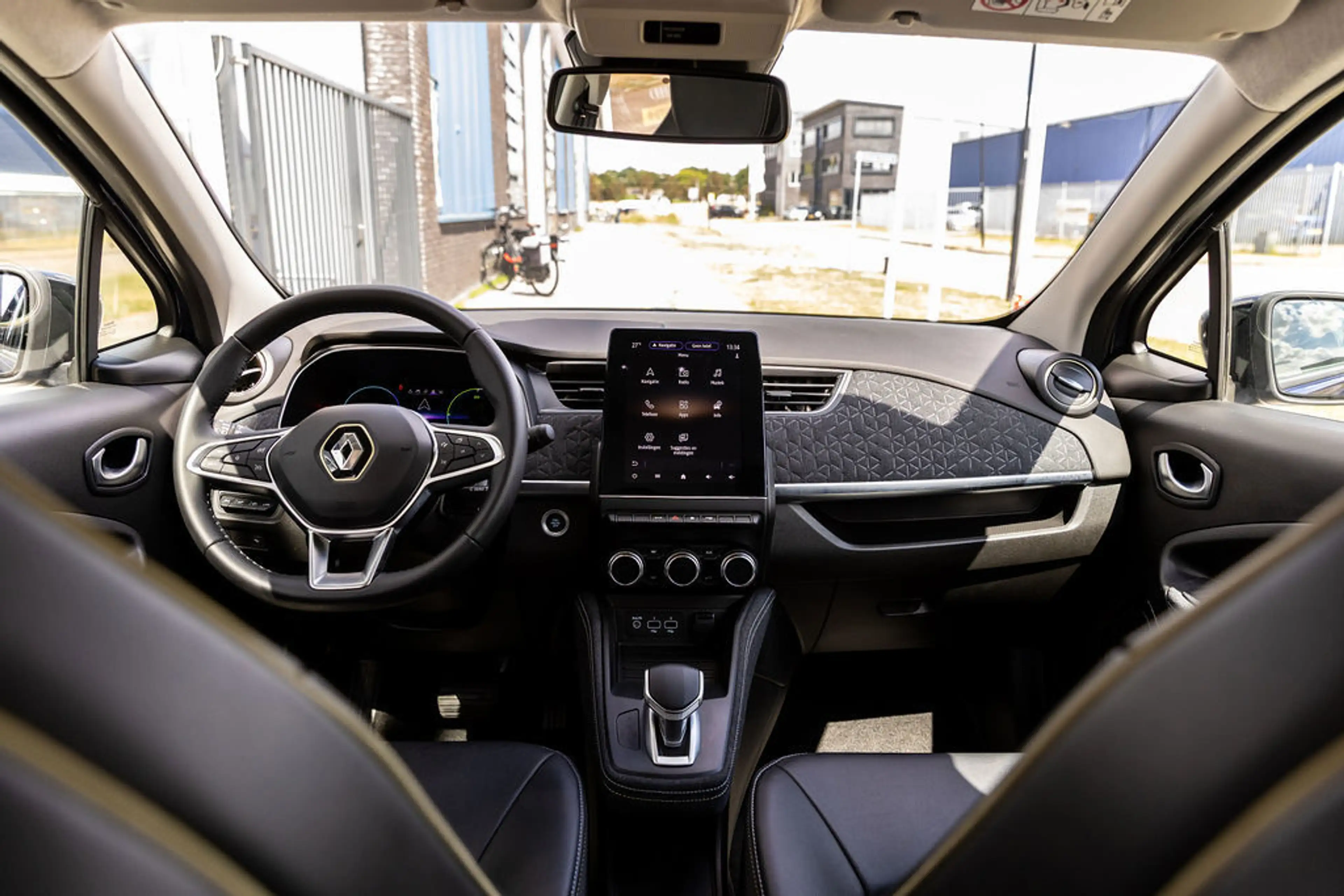 Renault ZOE R135 Iconic 52 kWh — photo 37
