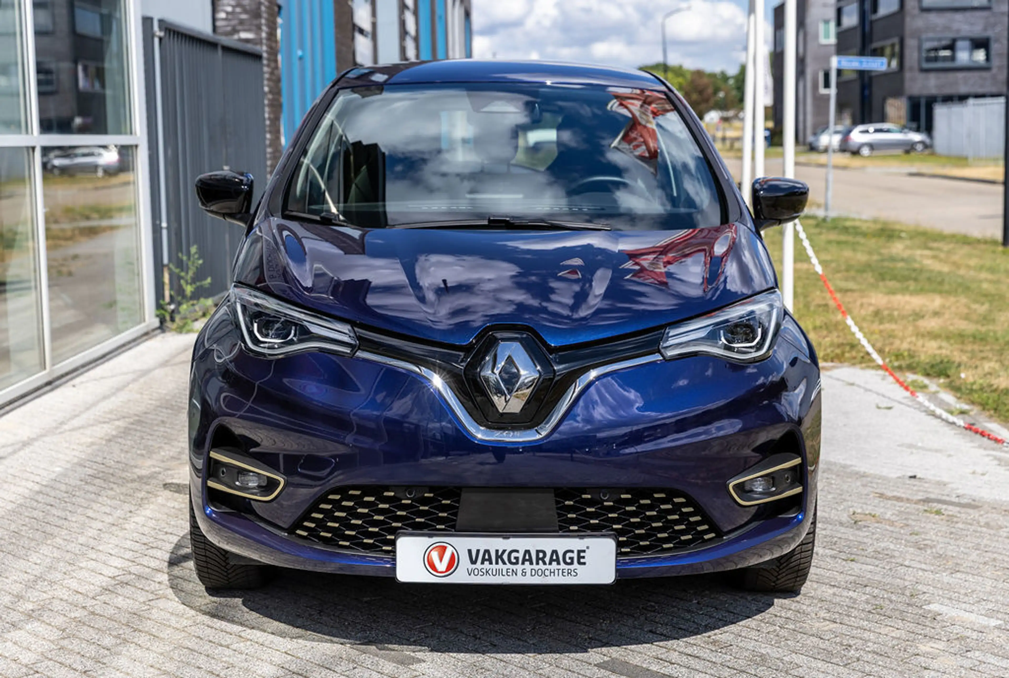 Renault ZOE R135 Iconic 52 kWh — photo 17