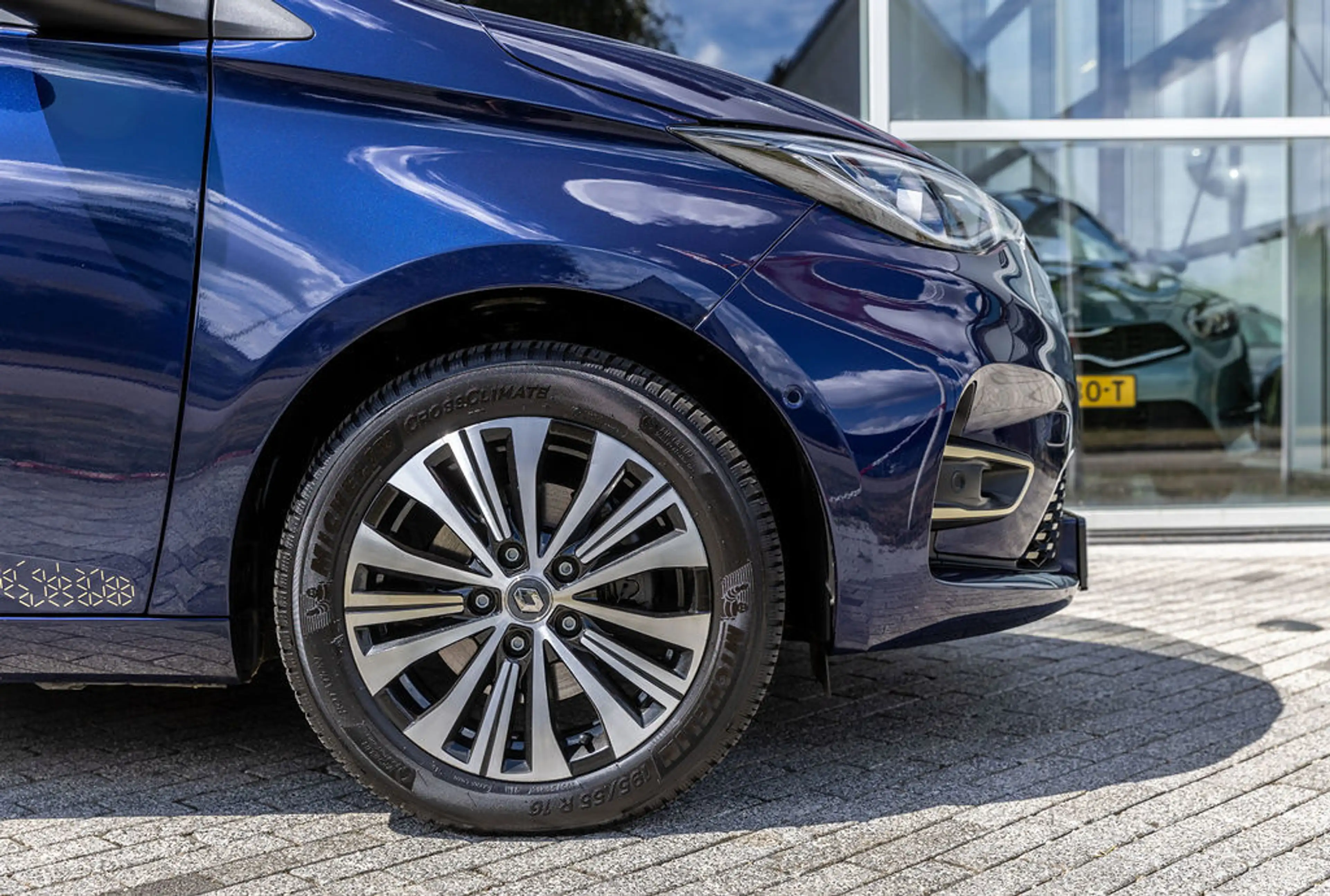 Renault ZOE R135 Iconic 52 kWh — photo 18