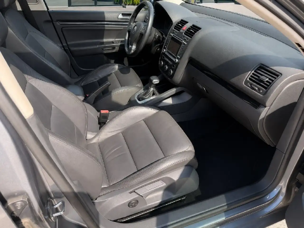 Volkswagen Golf Standard Model — photo 6