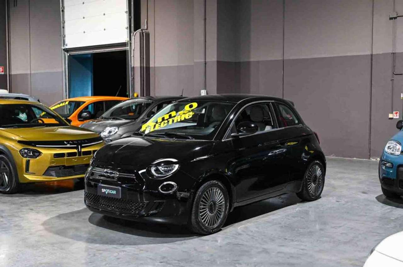 Fiat 500e Icon Berlin 320