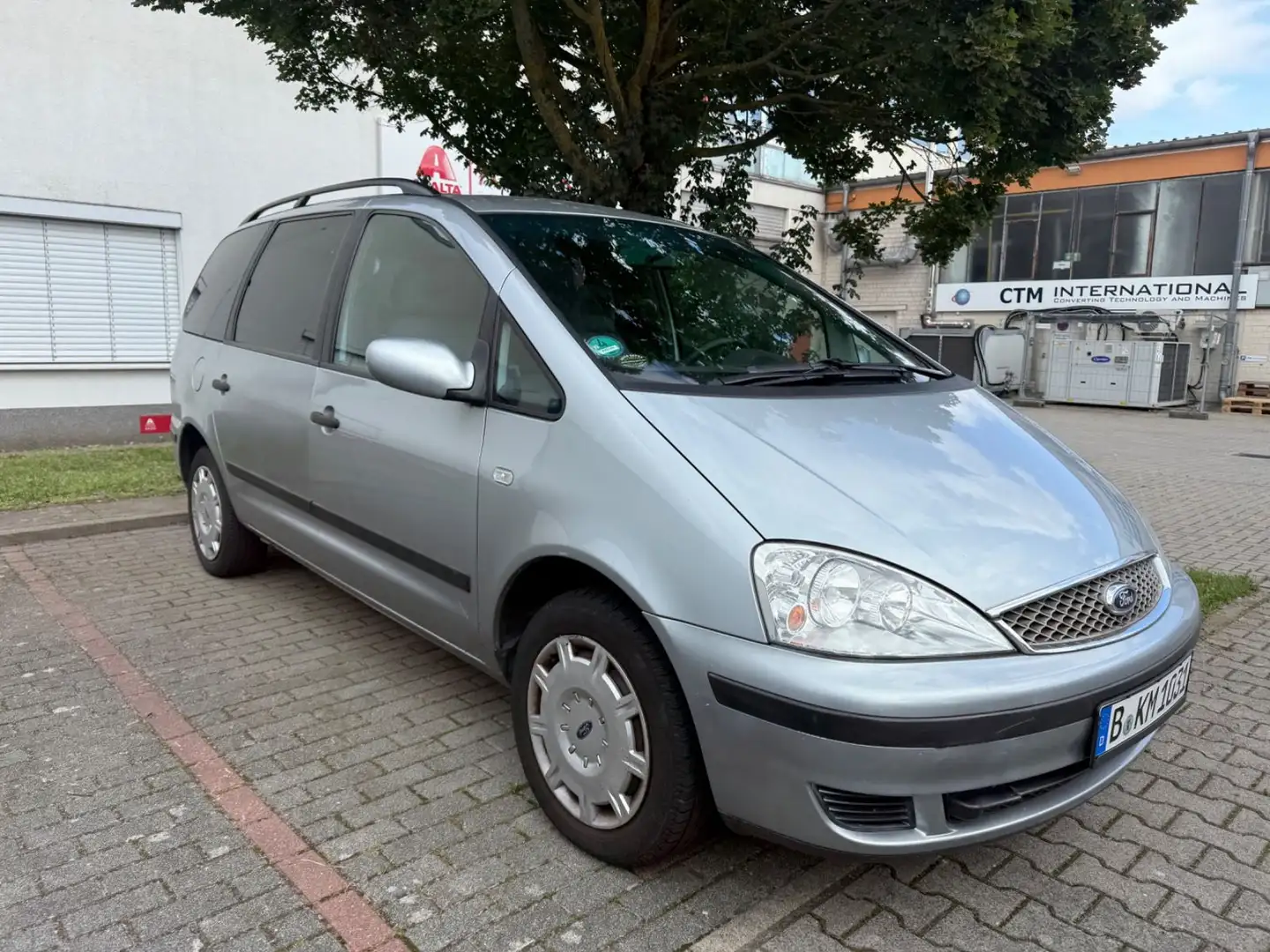 Ford Galaxy Ghia Plateado - 2