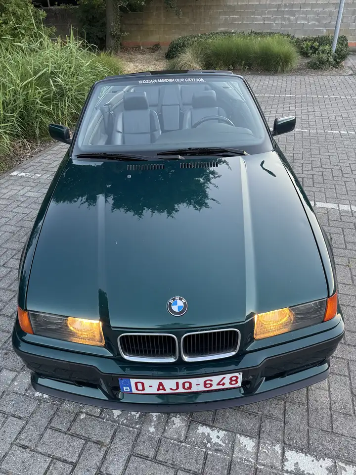 BMW 320i, foto 2