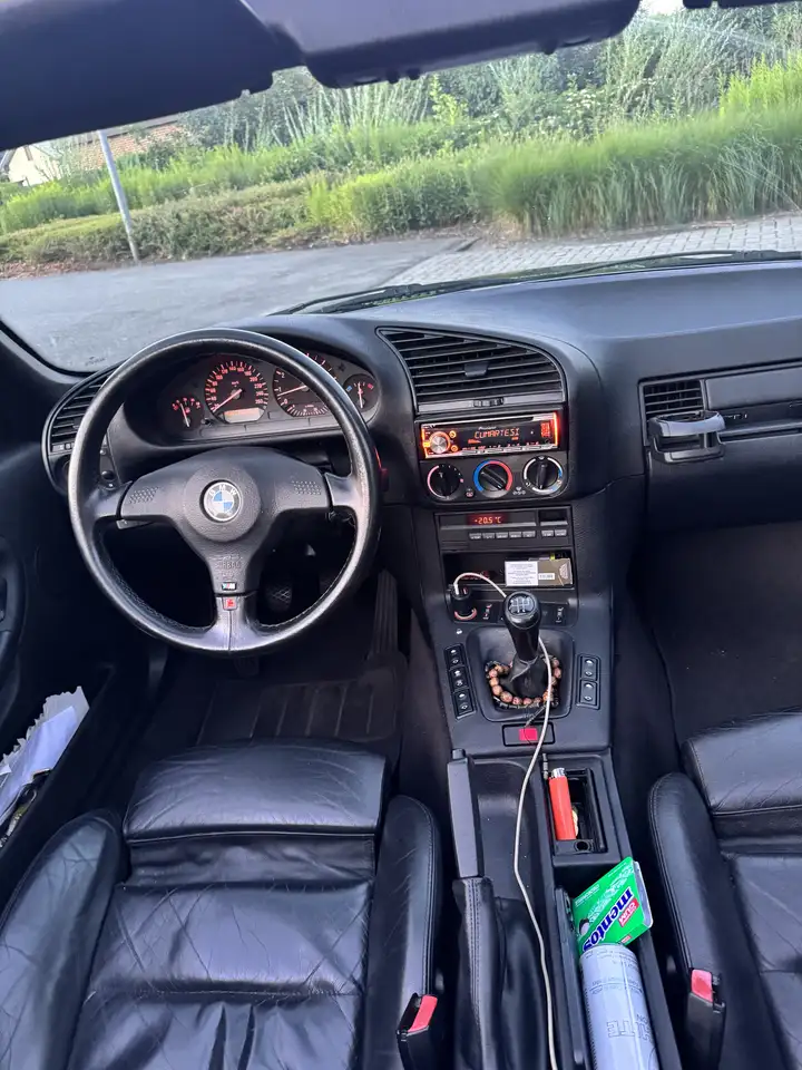 BMW 320i, foto 4