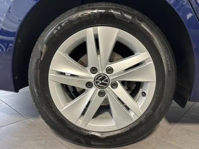 Volkswagen Golf view 3