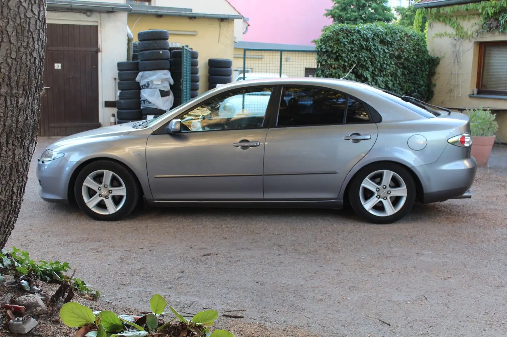 Mazda 6 Lim. 2.0 Active Sport Gris - 2