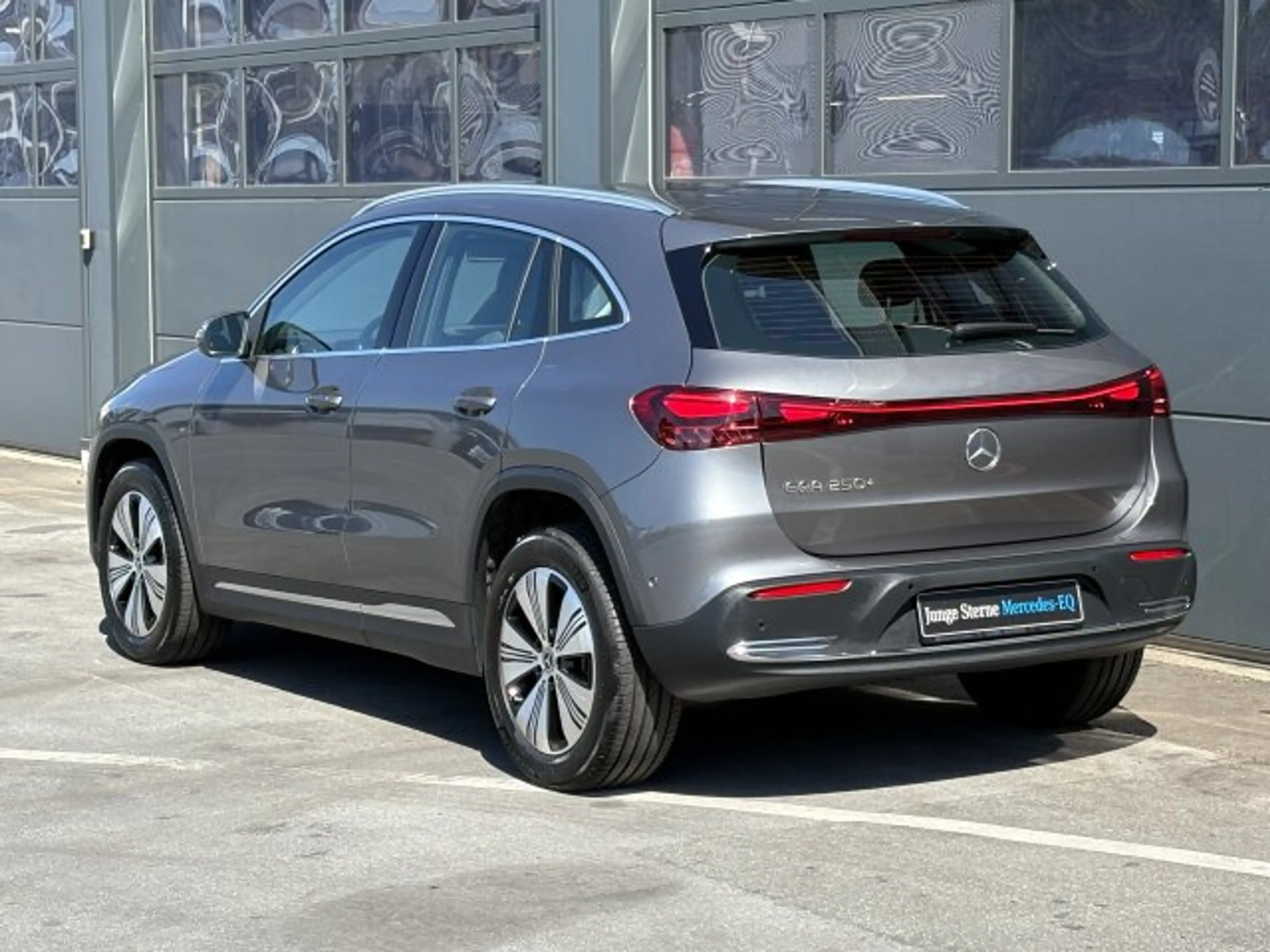Mercedes-Benz EQA 250 EQA 250+ Progressive AHK LED eHeckklappe Kamera — photo 4