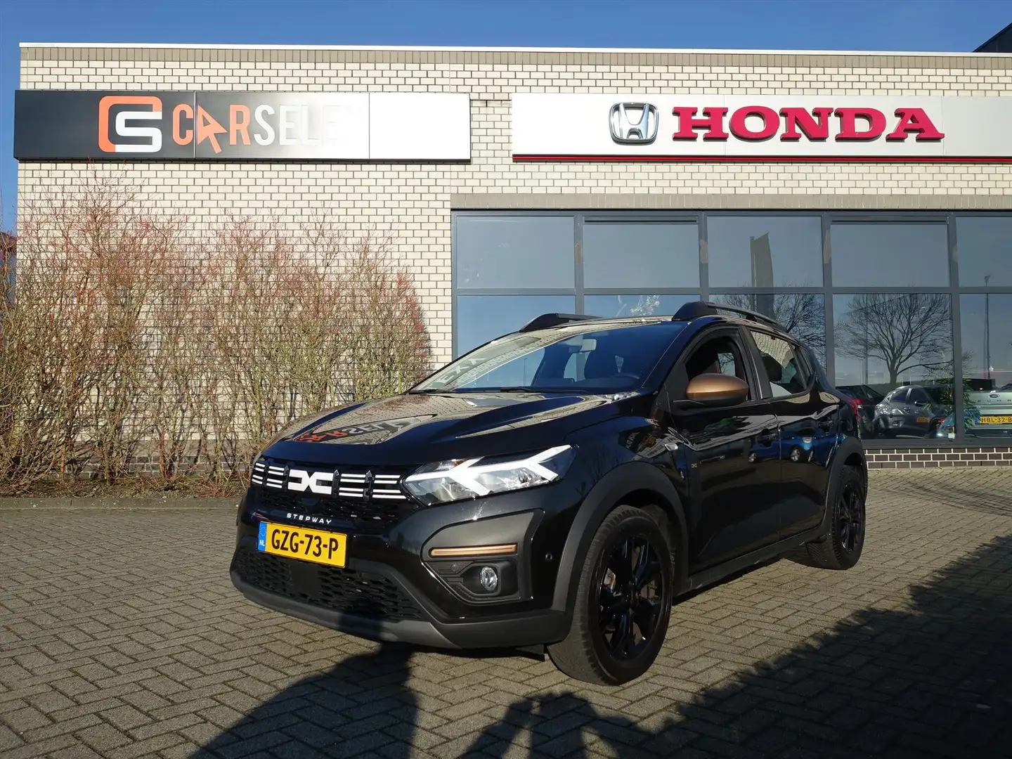 Dacia Sandero 1.0 TCe 110pk Stepway Extreme + Zwart - 1